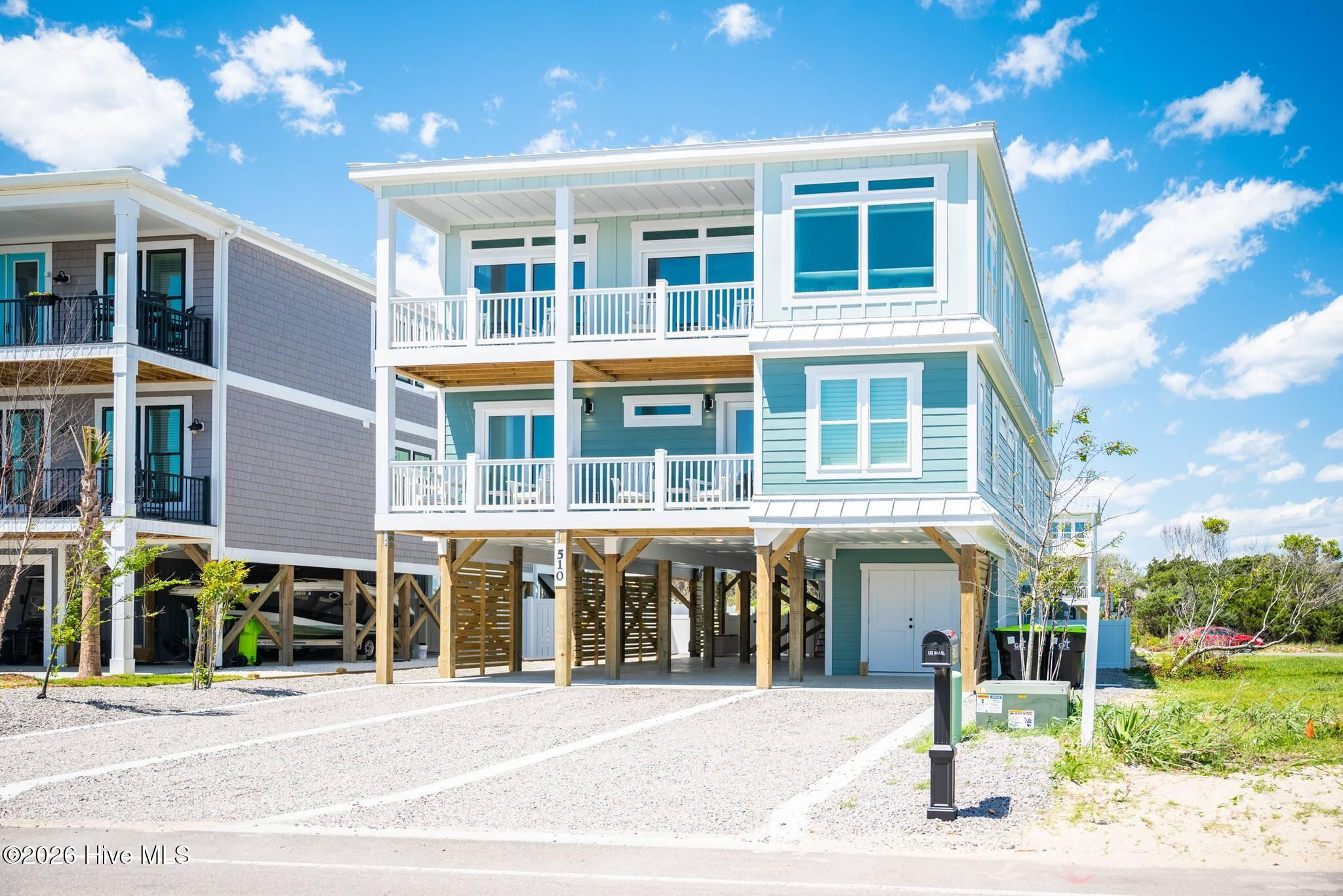 100558345 | Photo 135