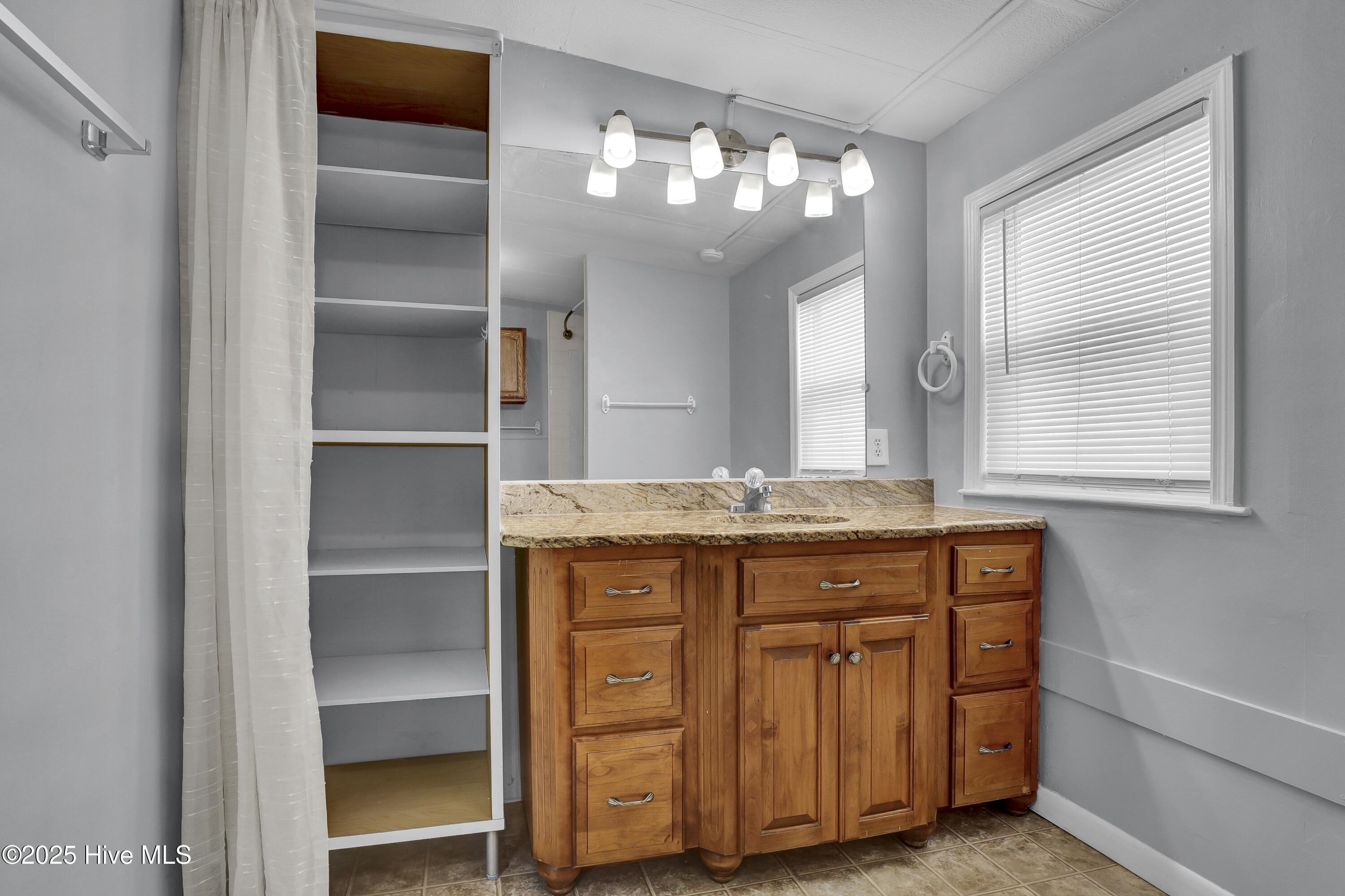 100516284 | Photo 23