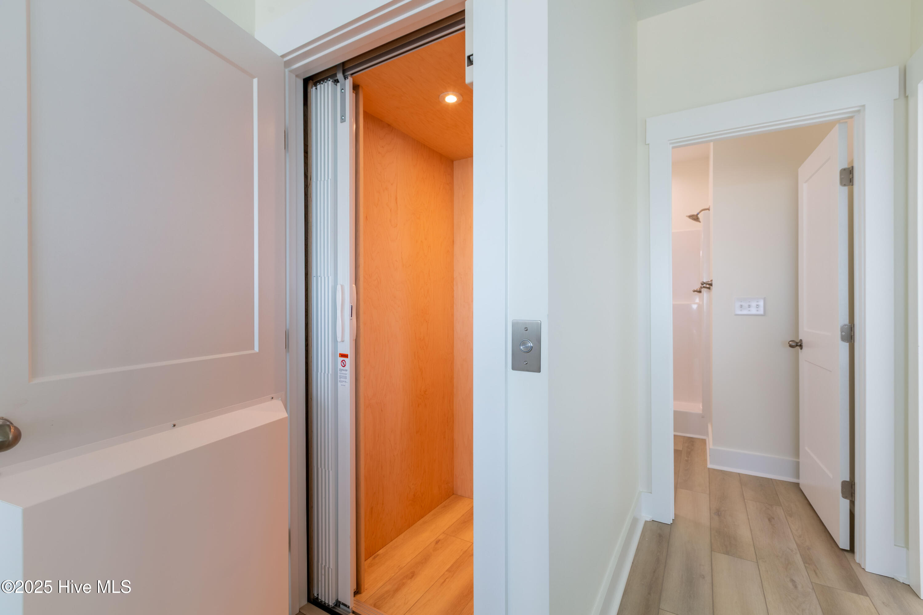 100553221 | Photo 50