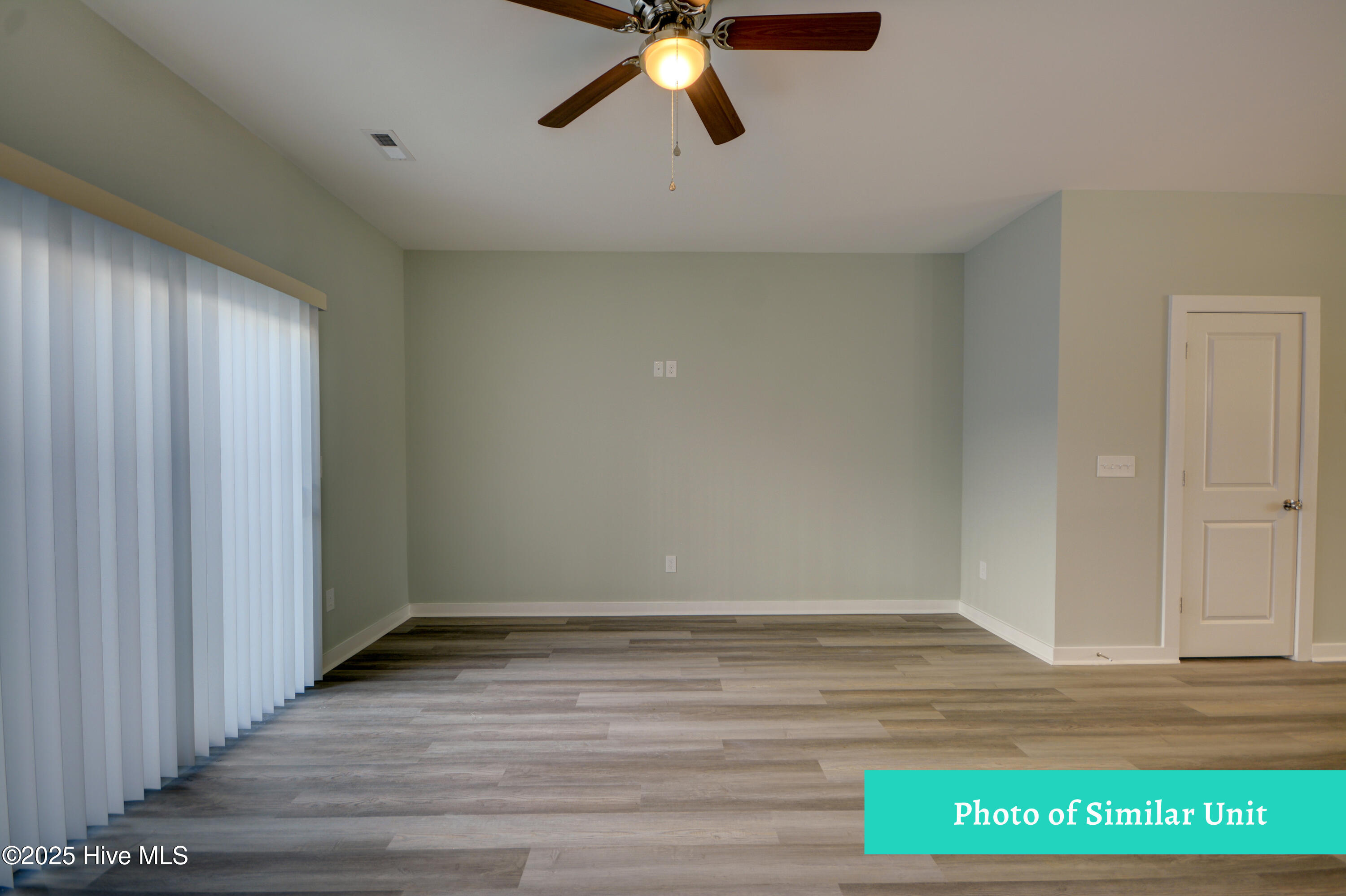 303 Starfish Lane, Sneads Ferry, NC 28460 – photo 11: Living Room