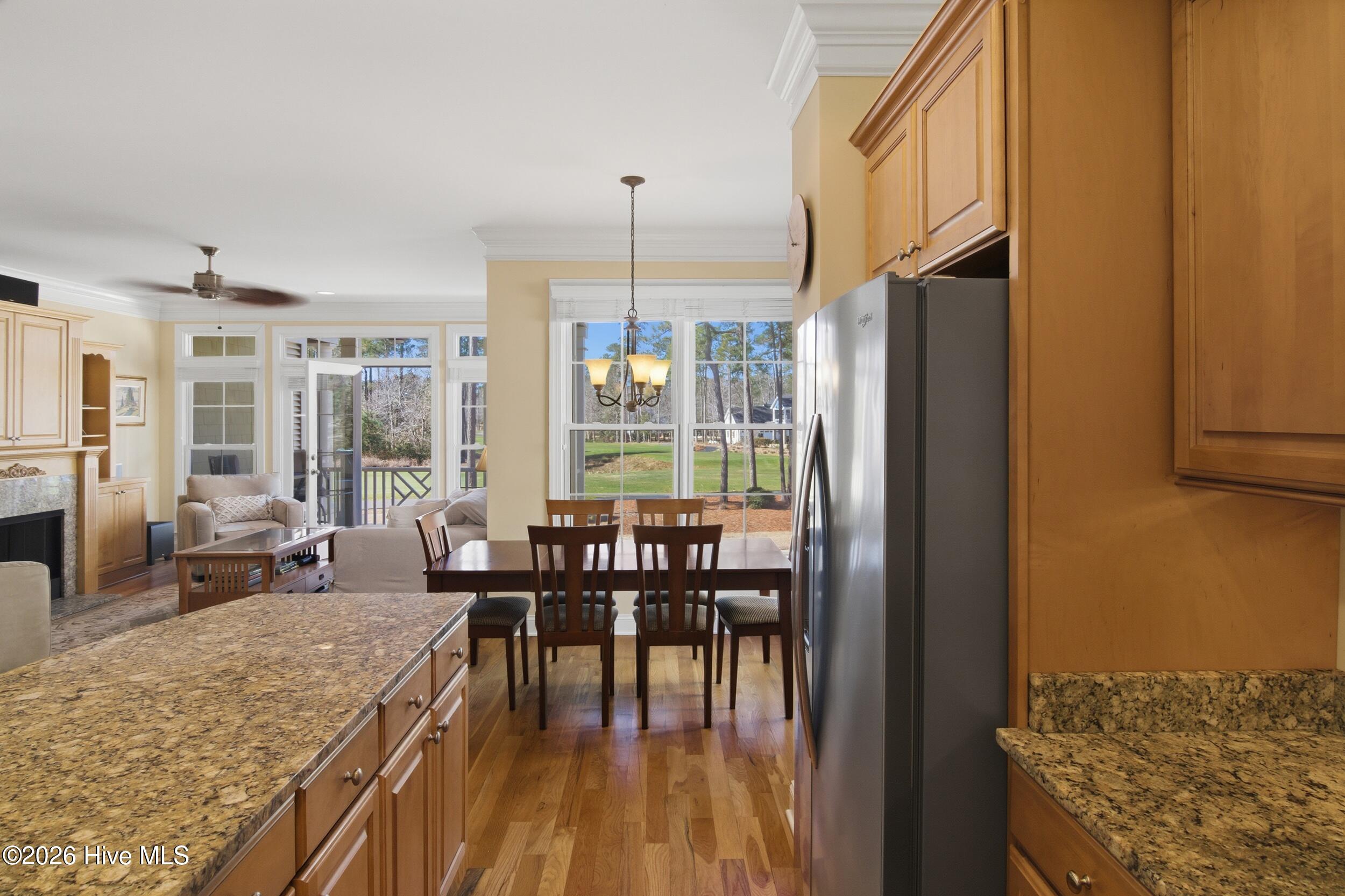 100547081 | Photo 14