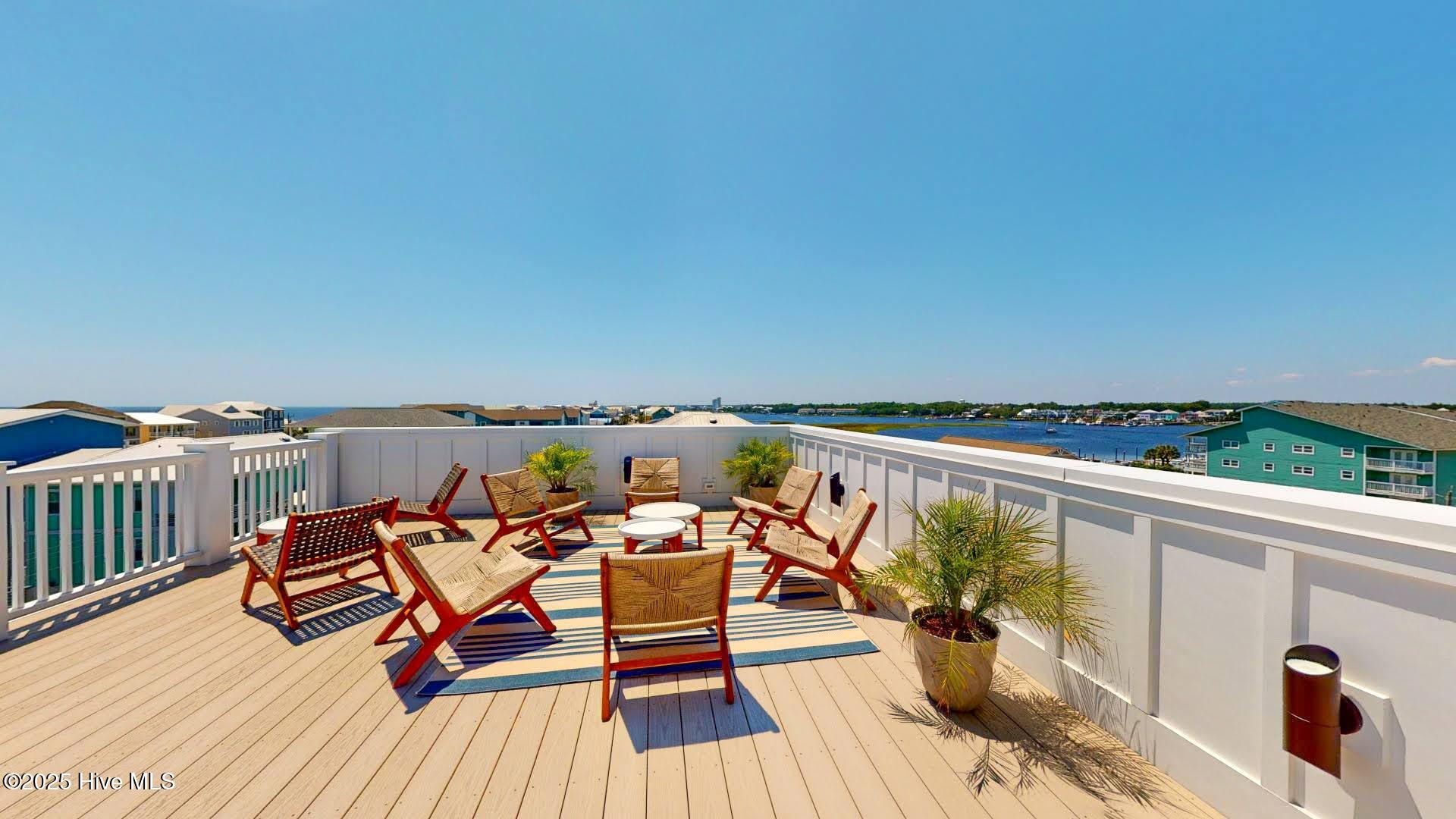 100560716 | Photo 16