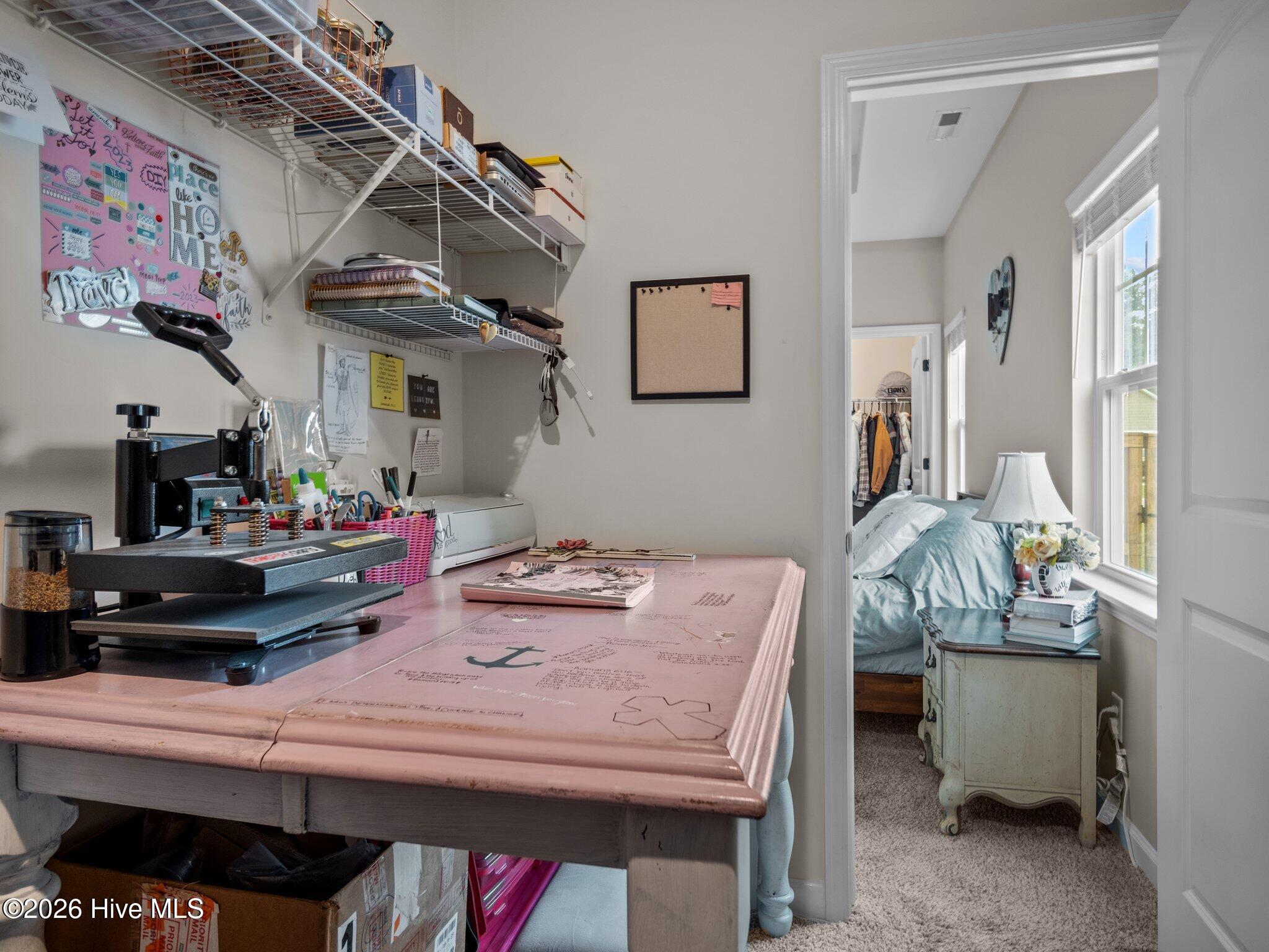 100561868 | Photo 35