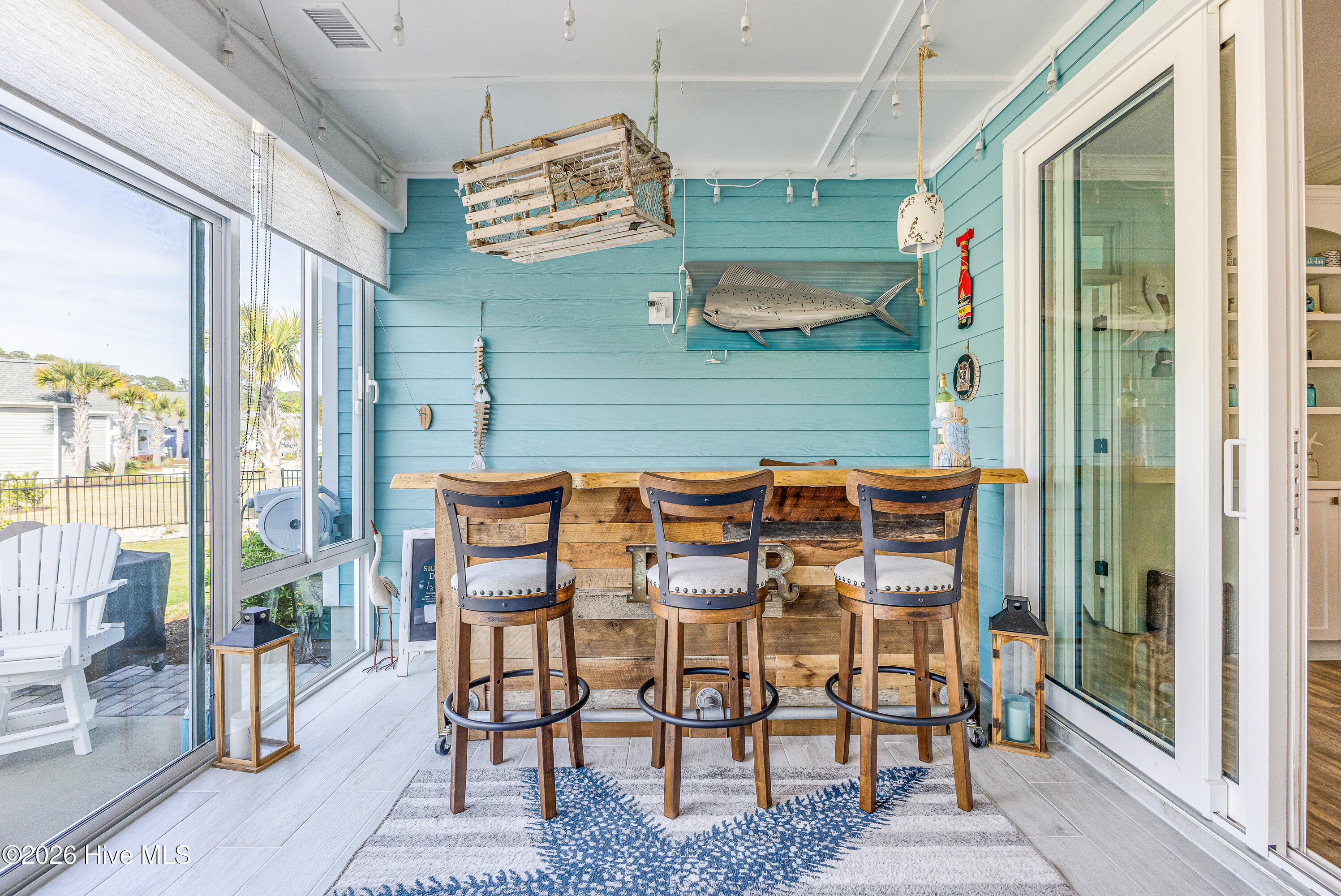 100566164 | Photo 26