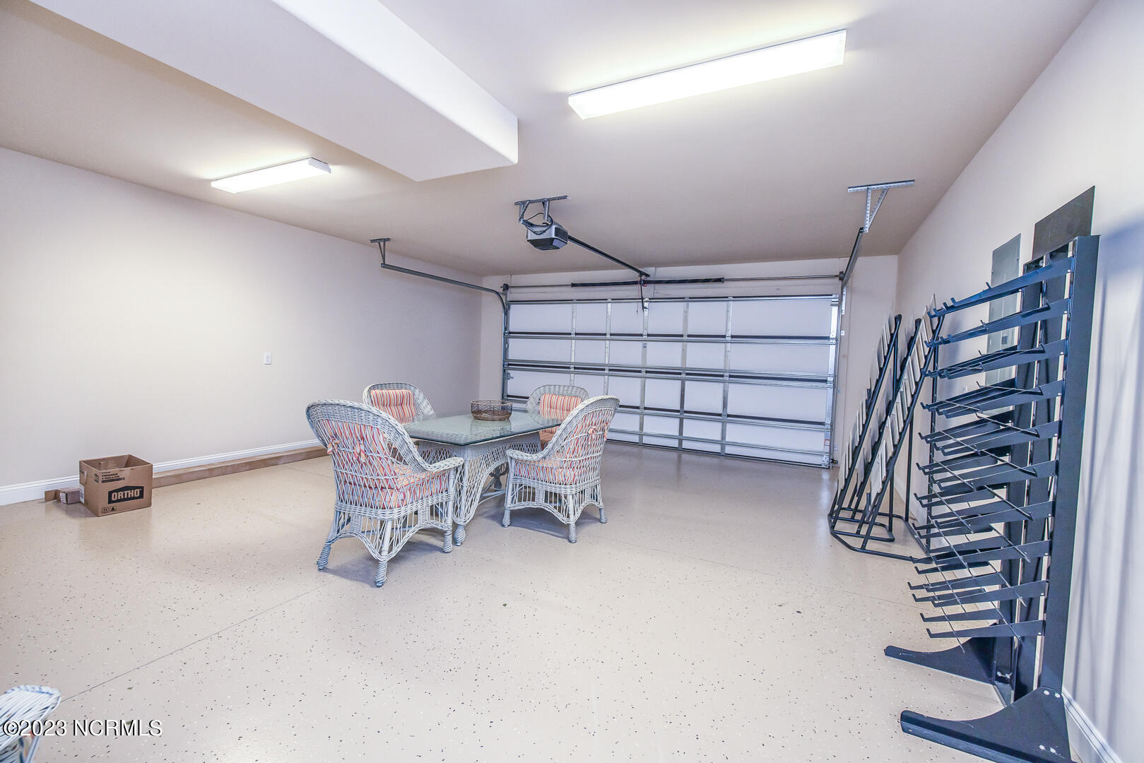 100512925 | Photo 47