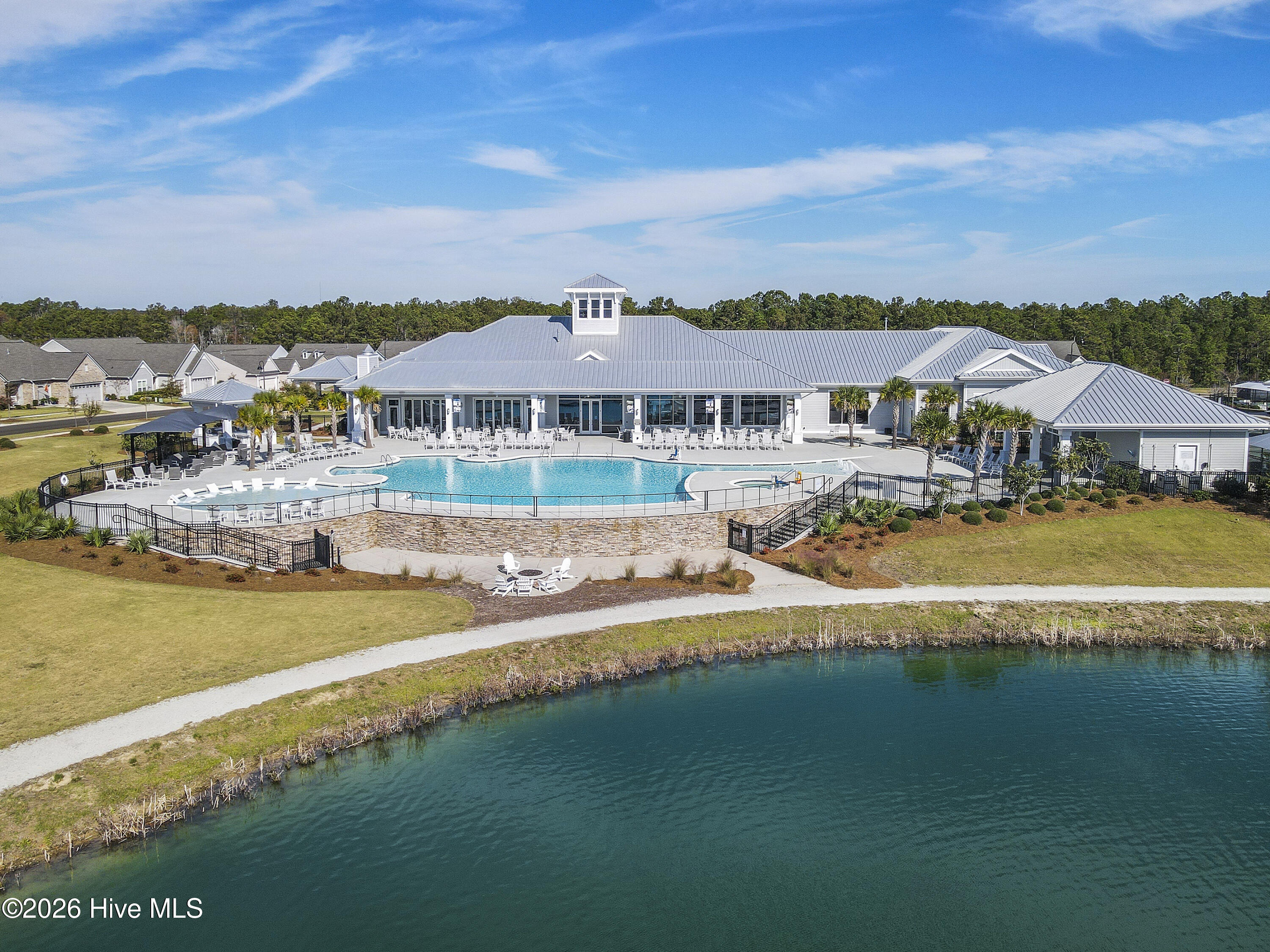 100553479 | Photo 40