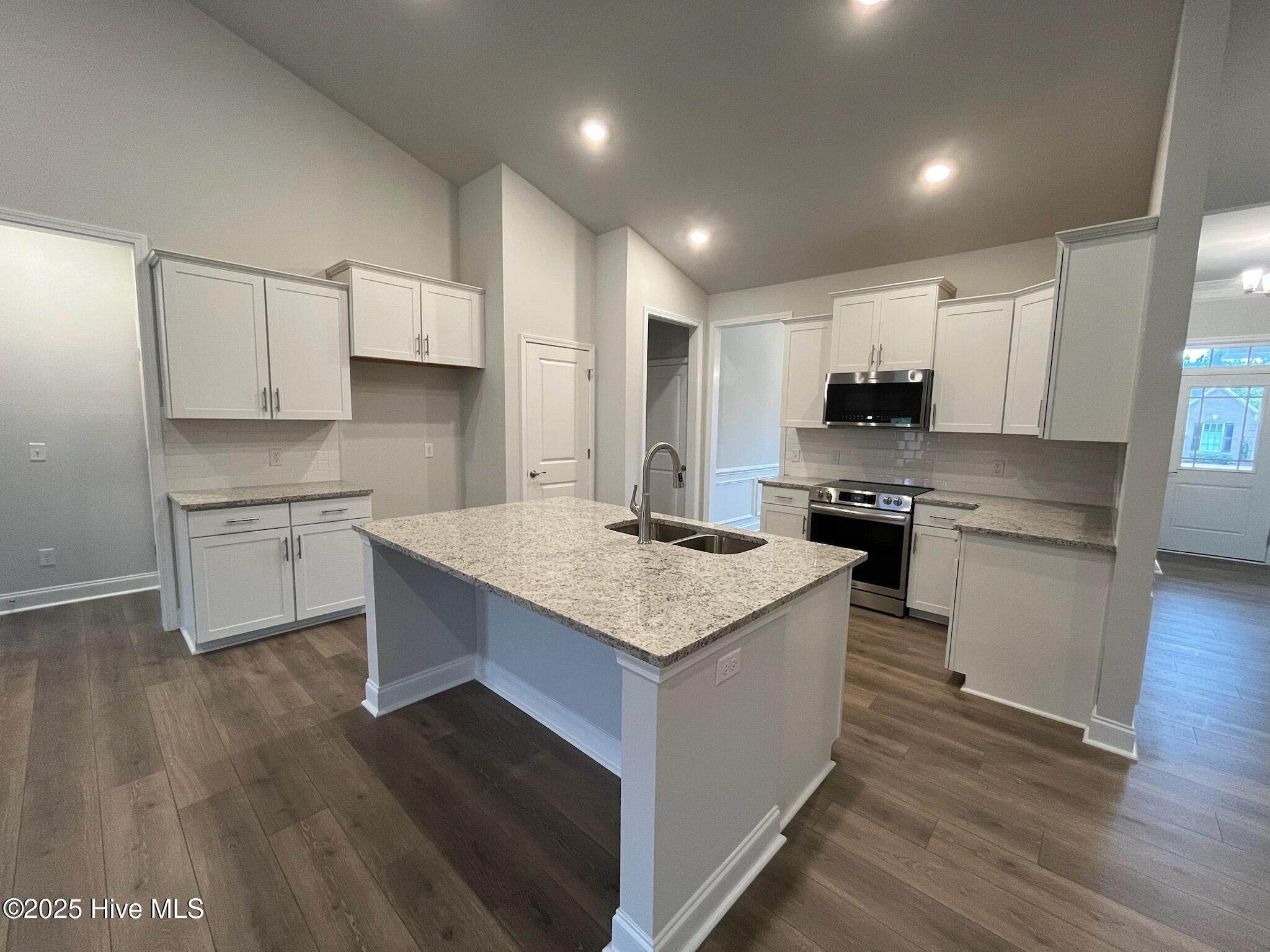 100456477 | Photo 13