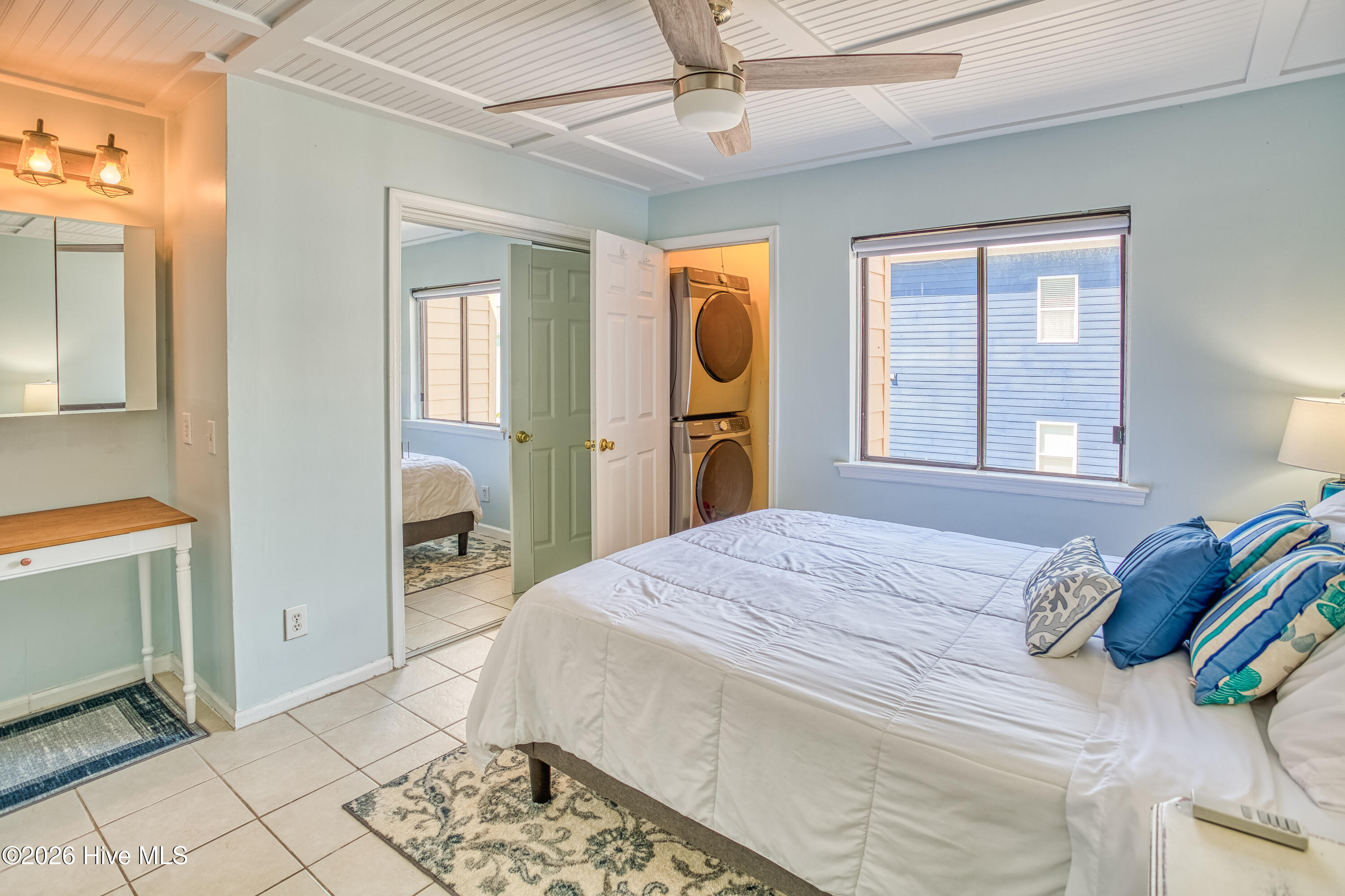 100558011 | Photo 18