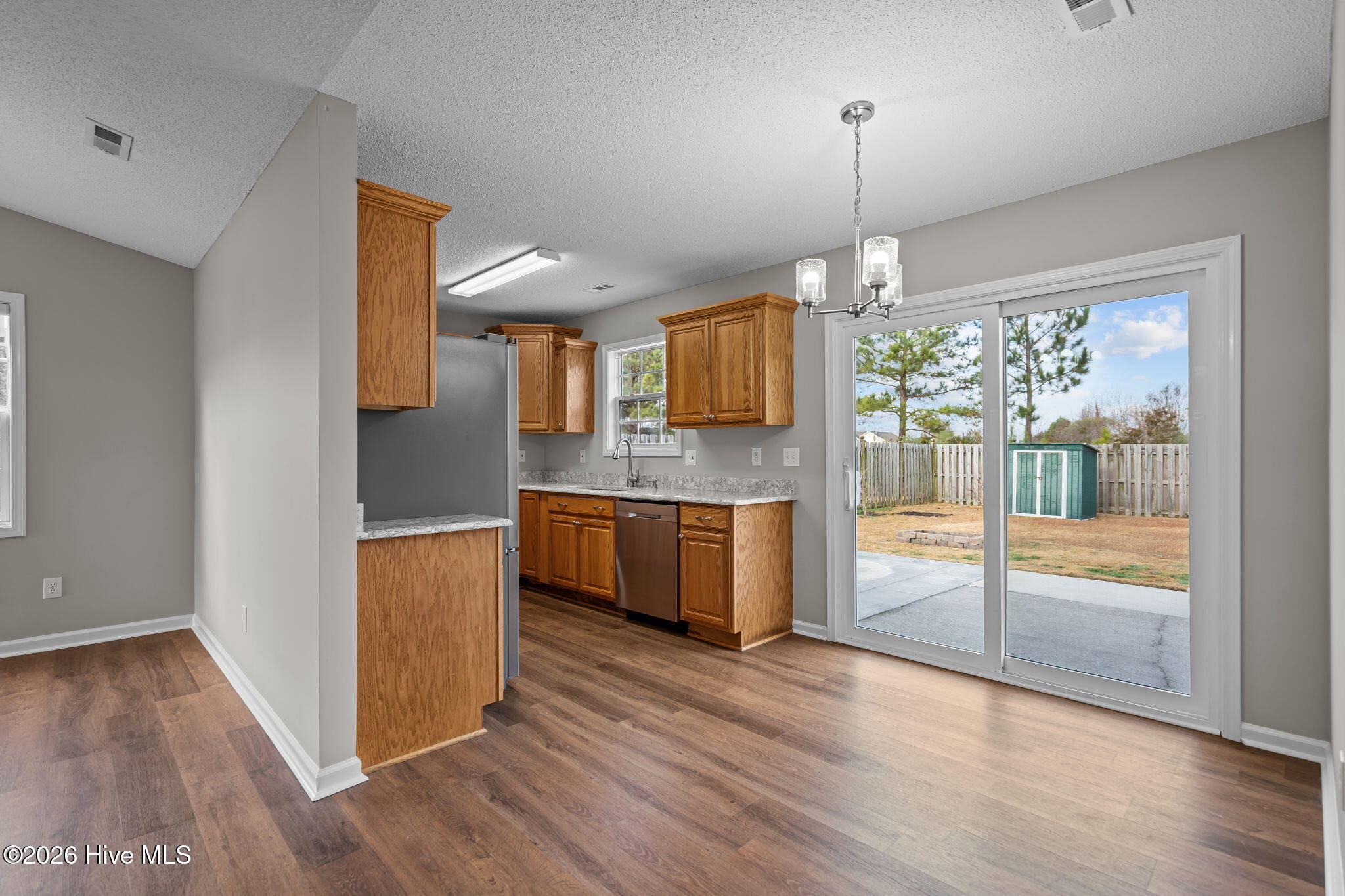 100548271 | Photo 11