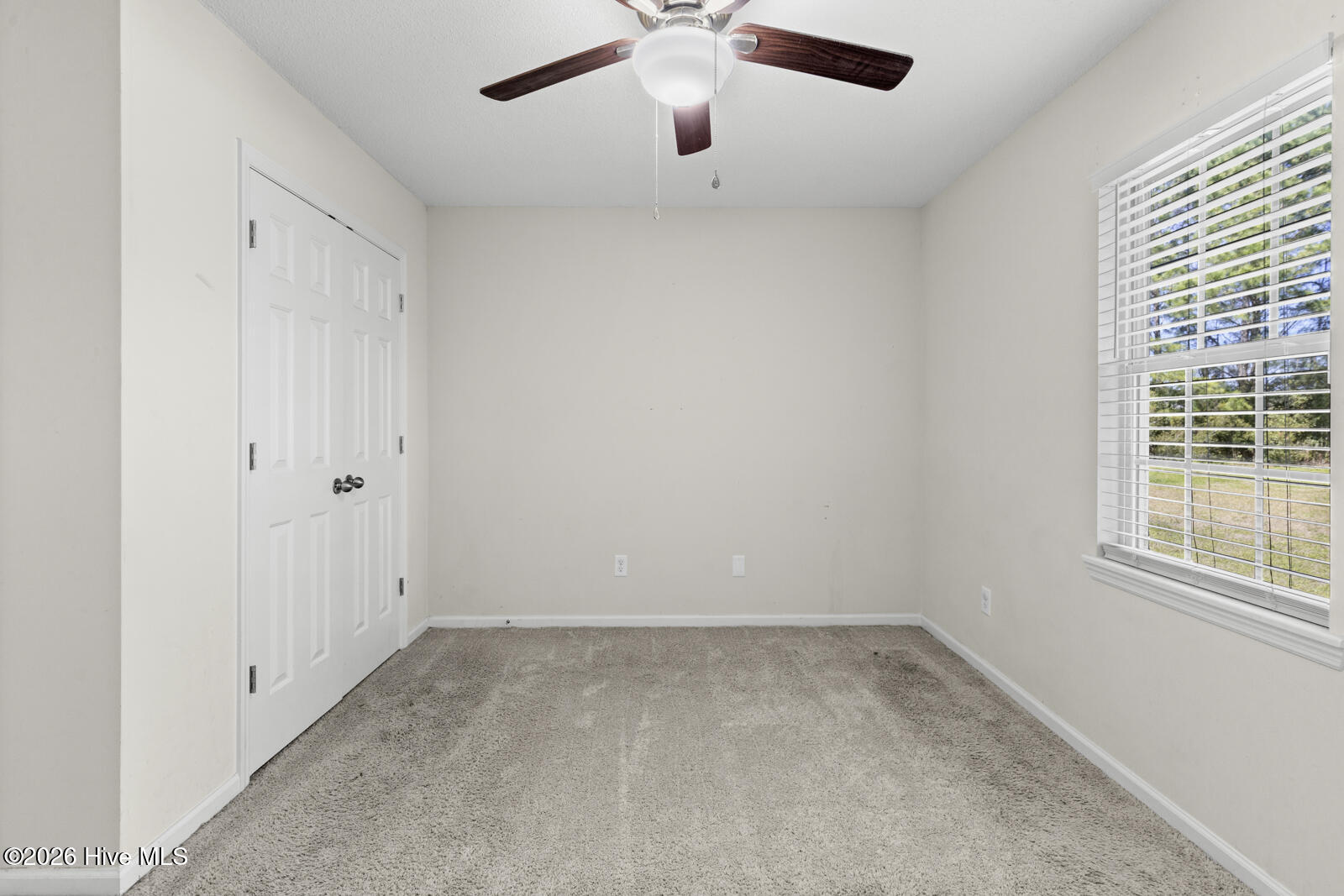 100561392 | Photo 12