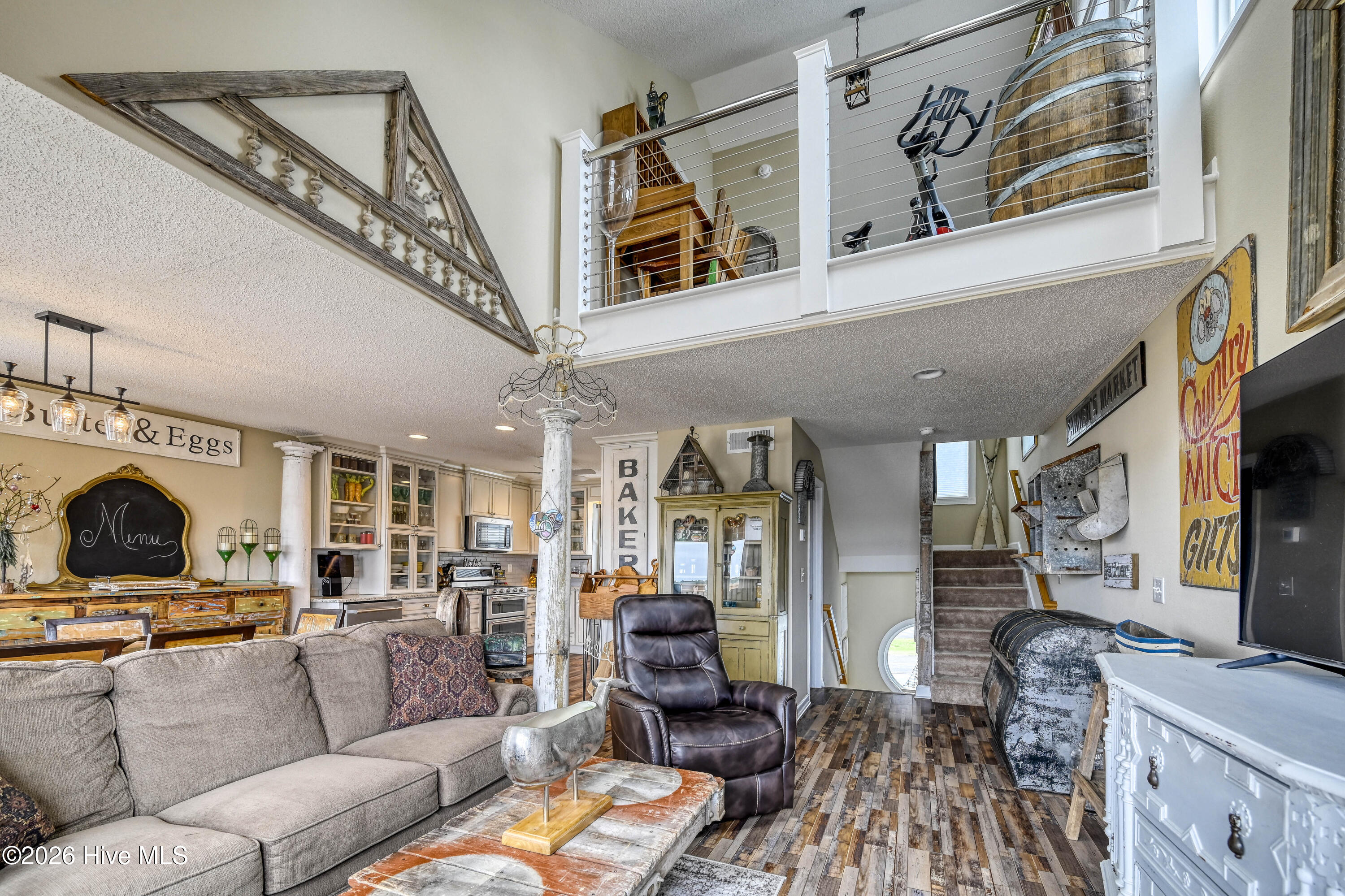 100558069 | Photo 22