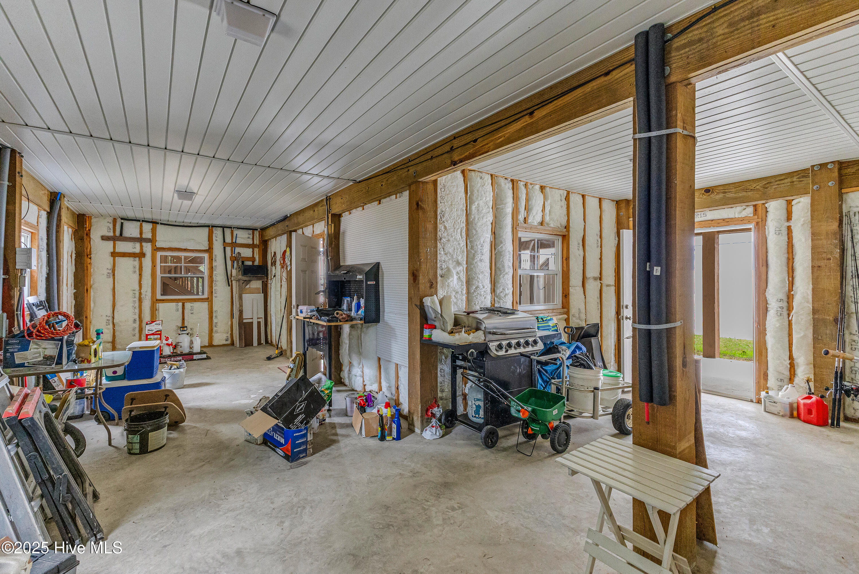 100543216 | Photo 31