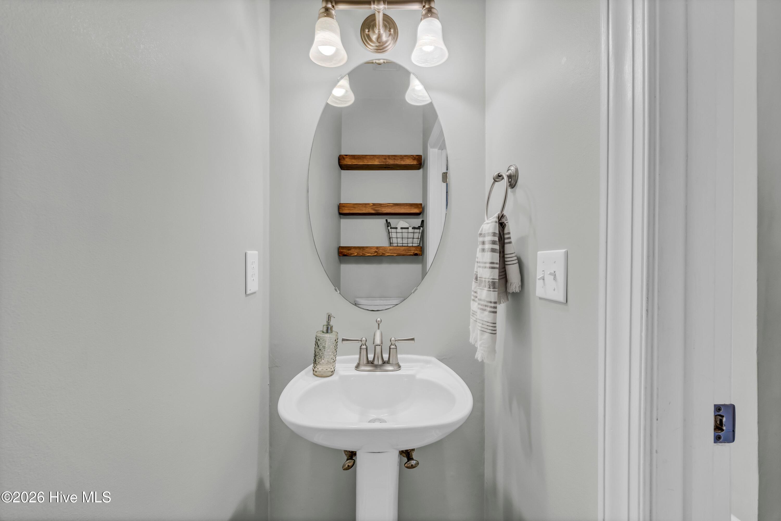 100561567 | Photo 14