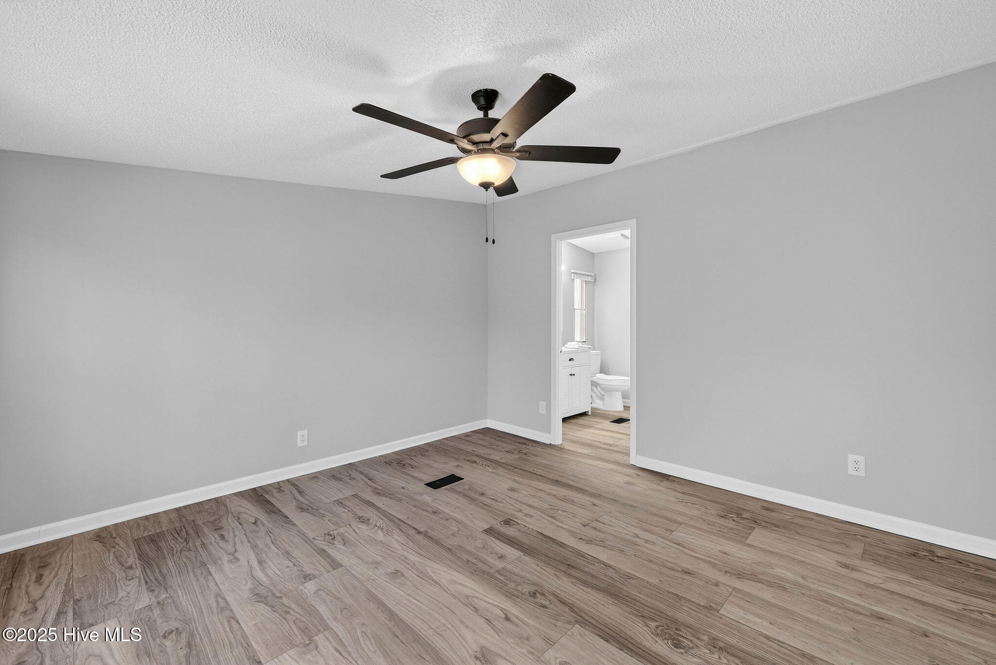 100544256 | Photo 15