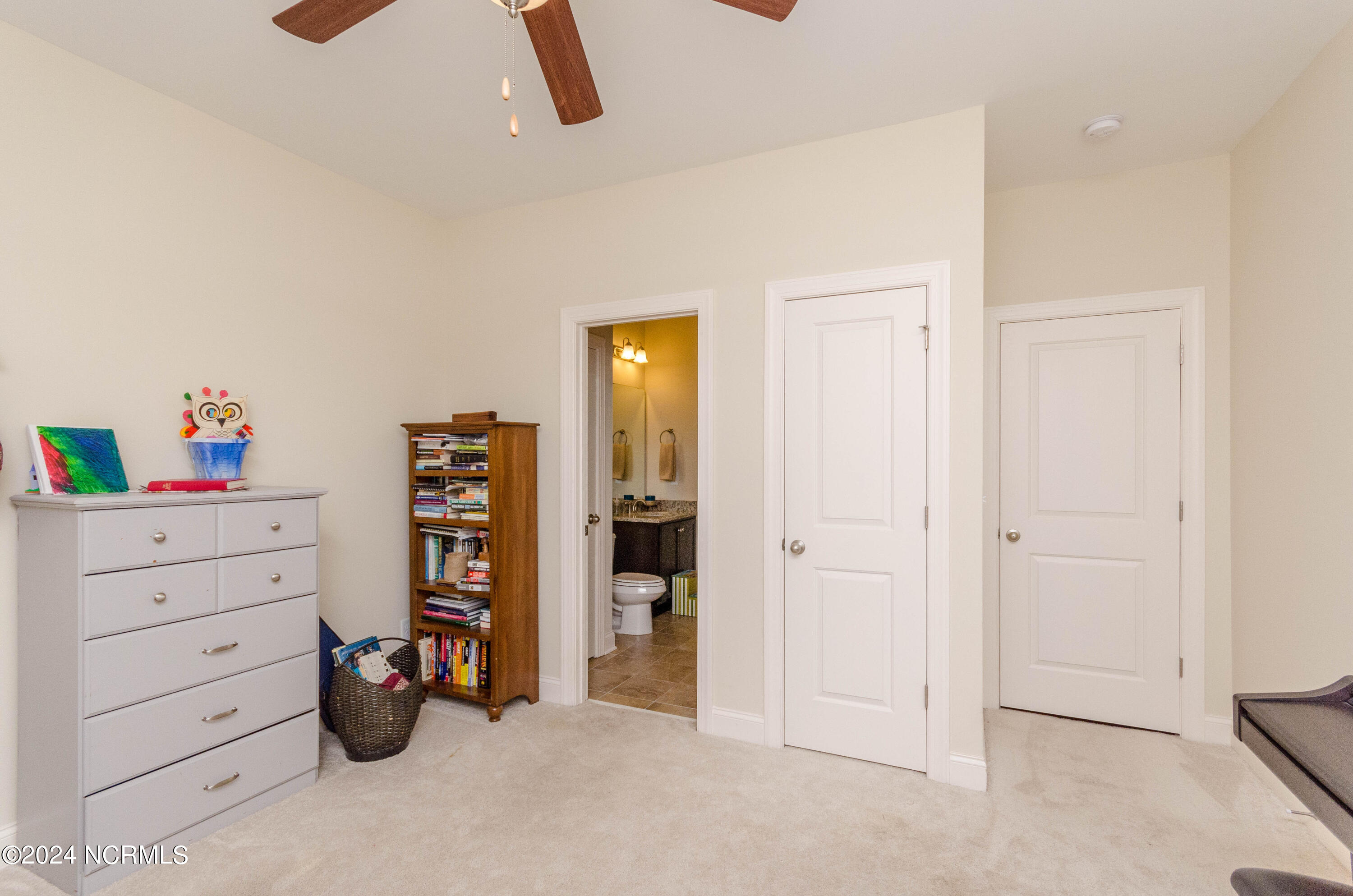 100560622 | Photo 55