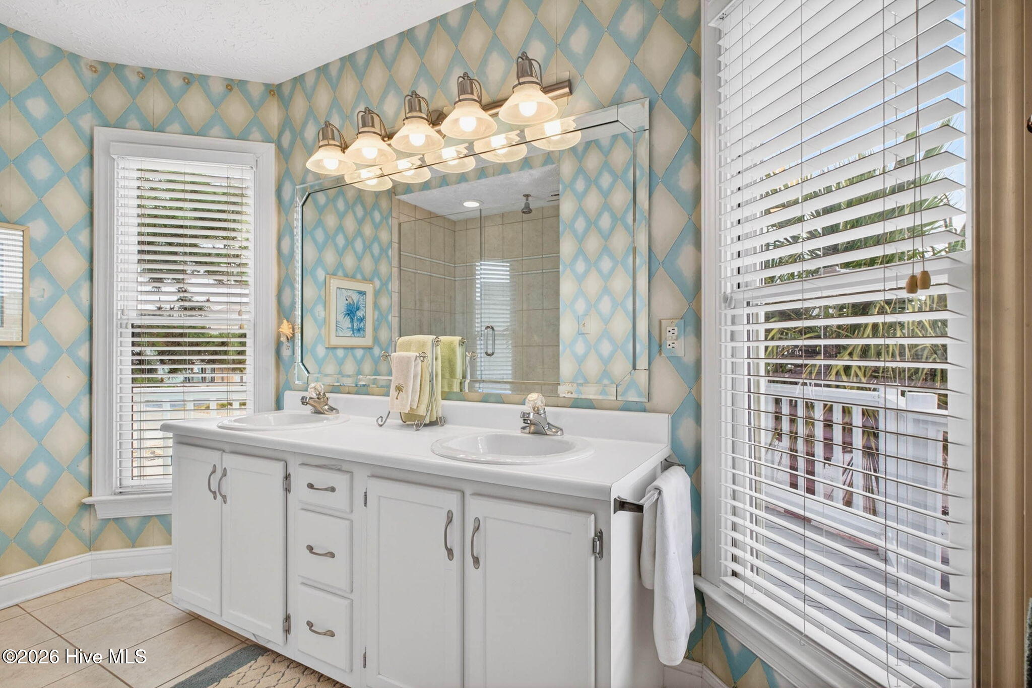 100570658 | Photo 29