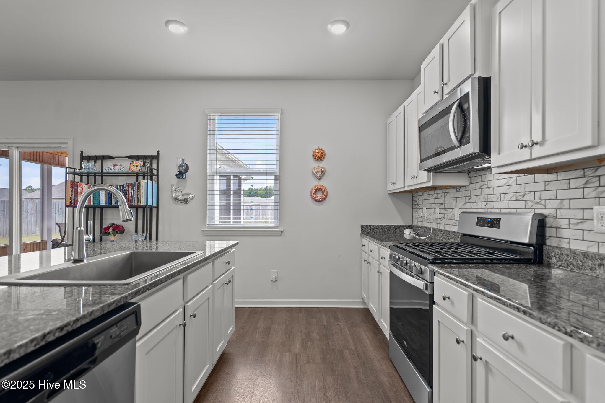 100532297 | Photo 14