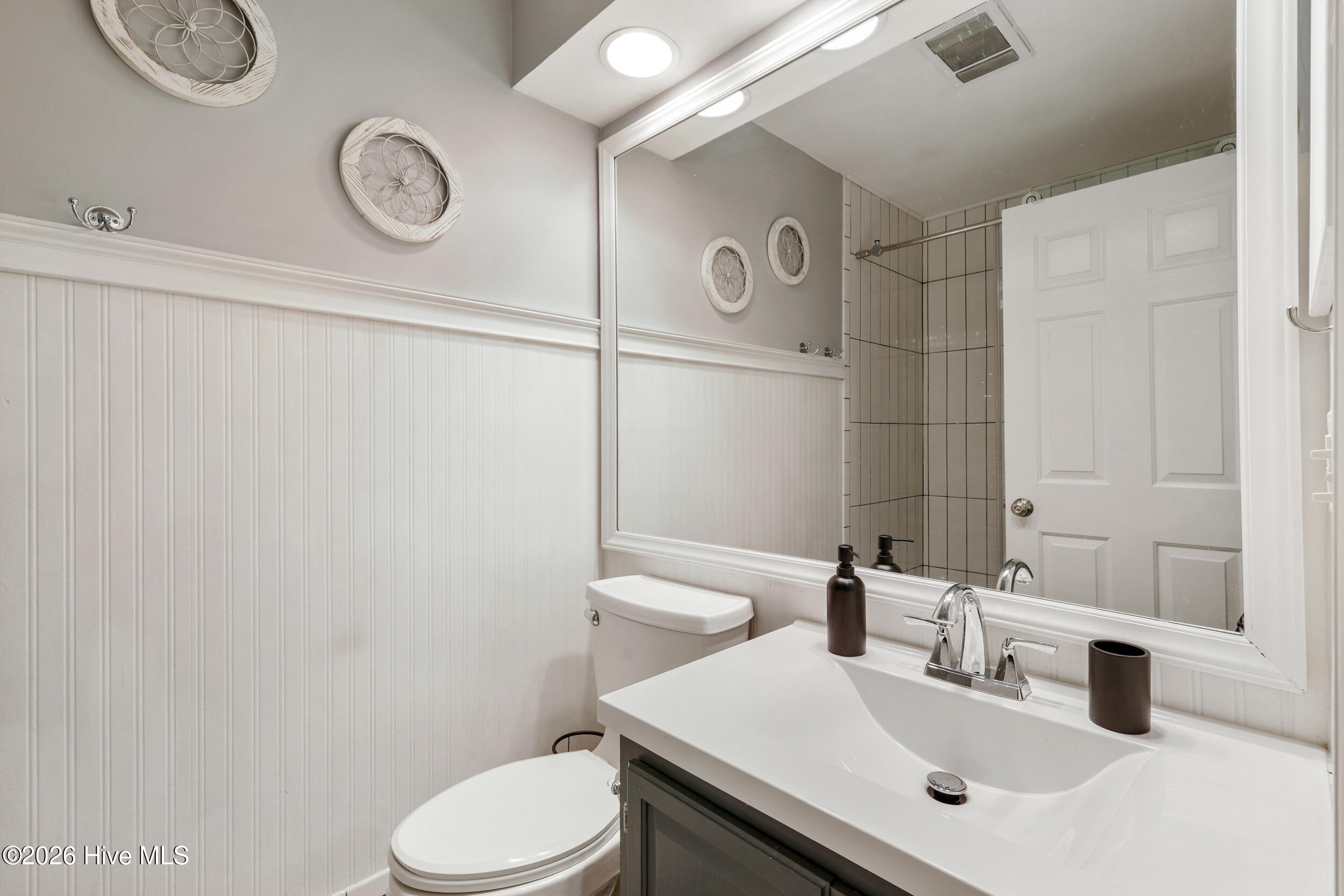 100557984 | Photo 21