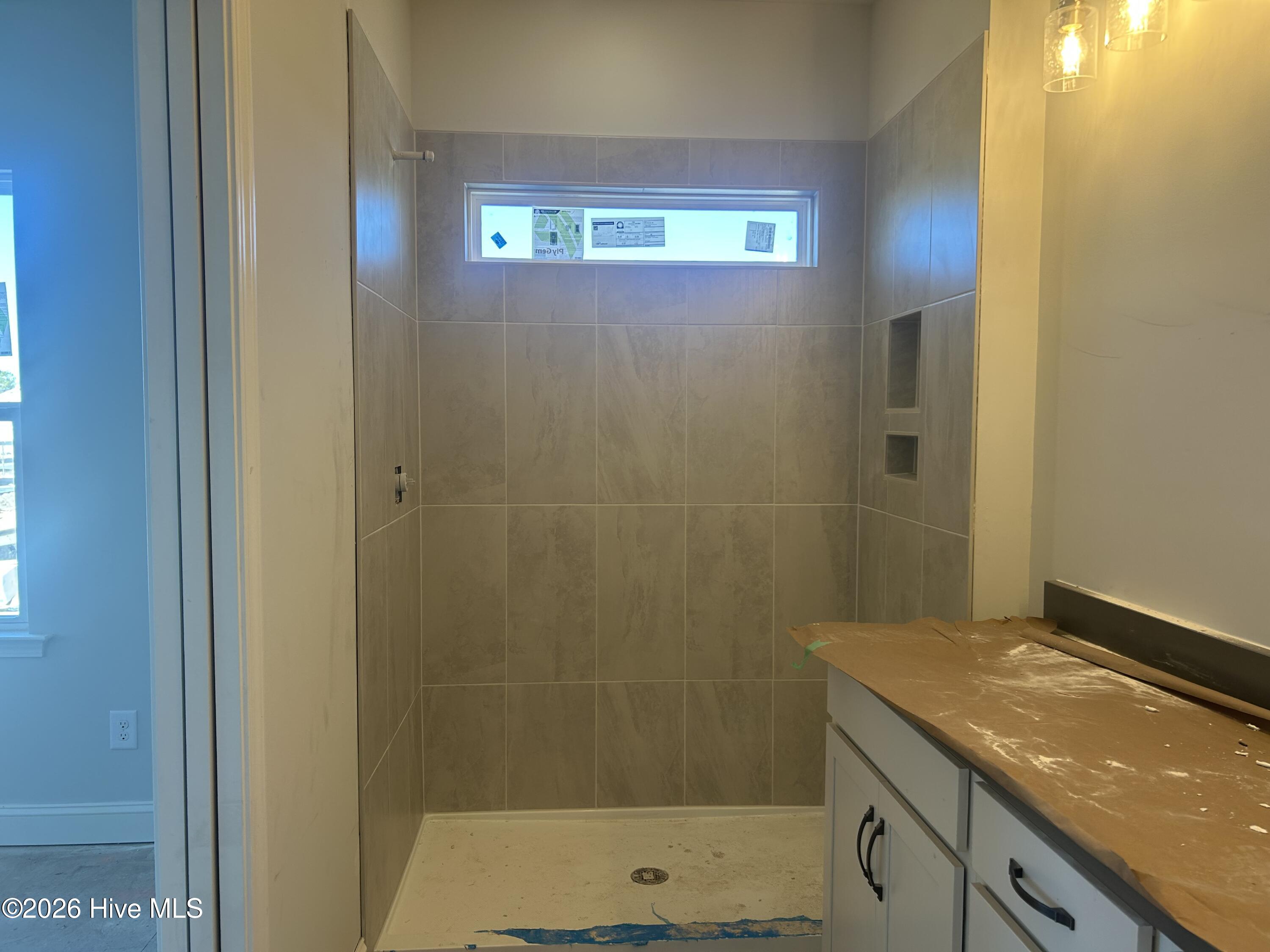 100549861 | Photo 10