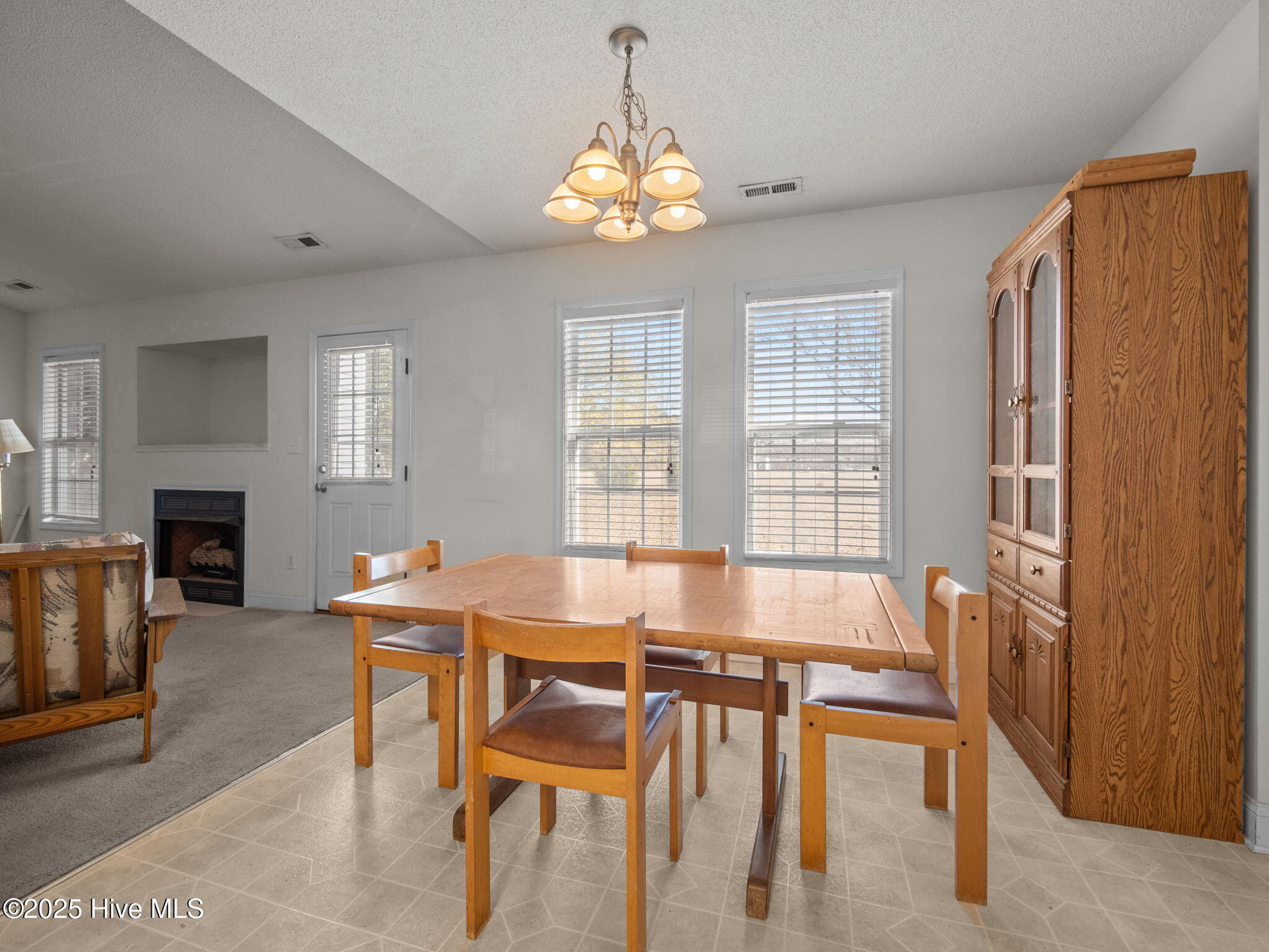 100545105 | Photo 38