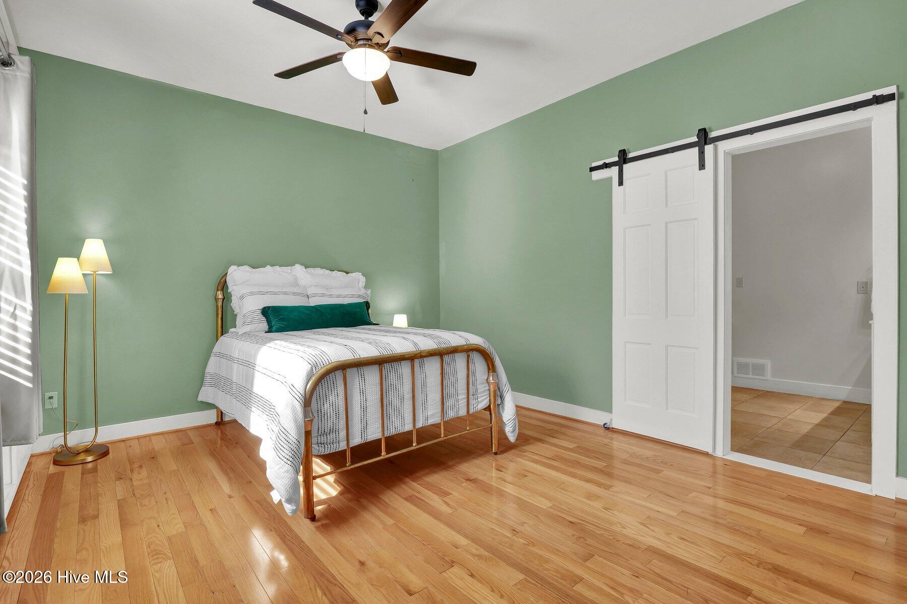 100561074 | Photo 19