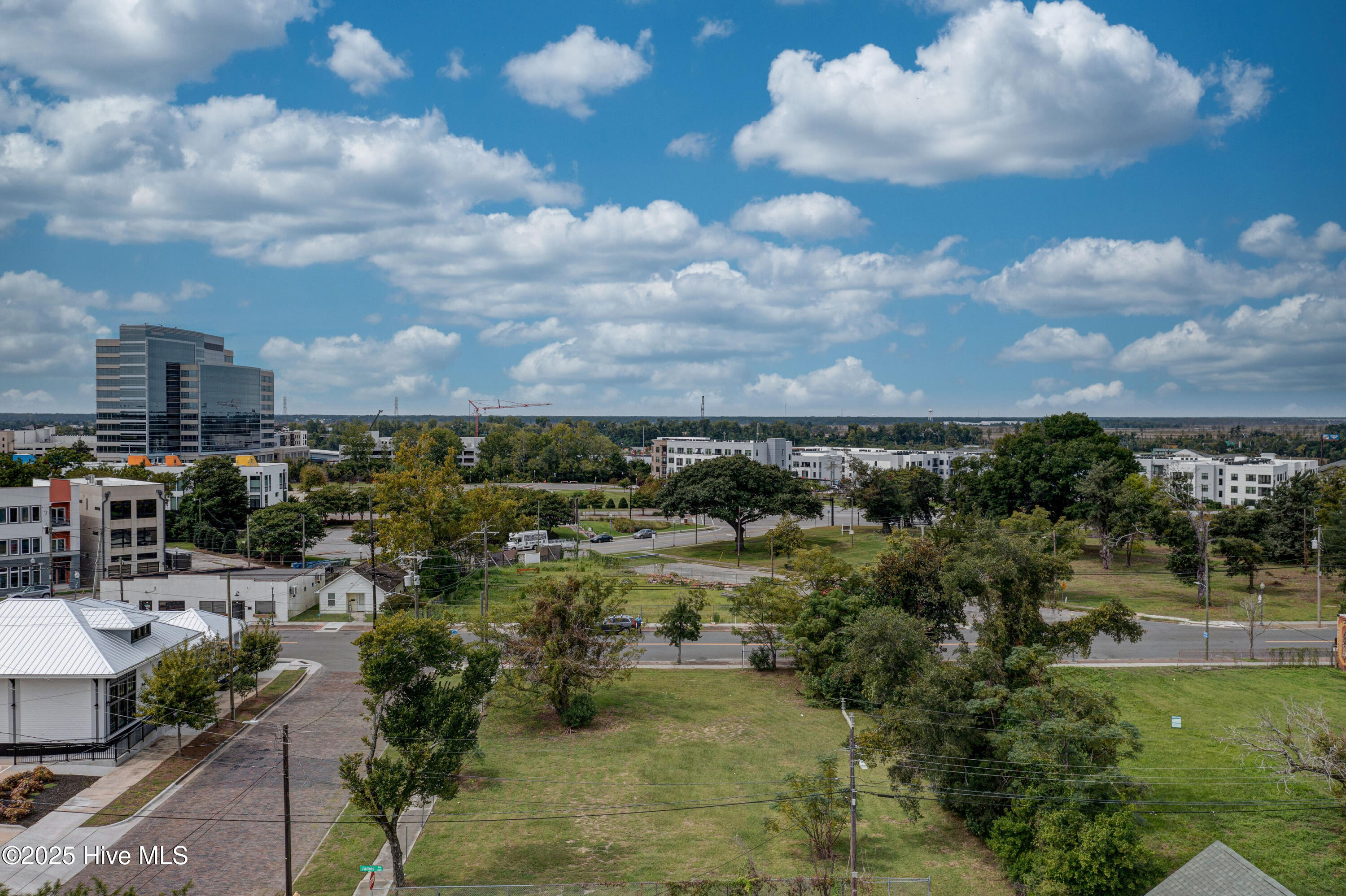 100349368 | Photo 11