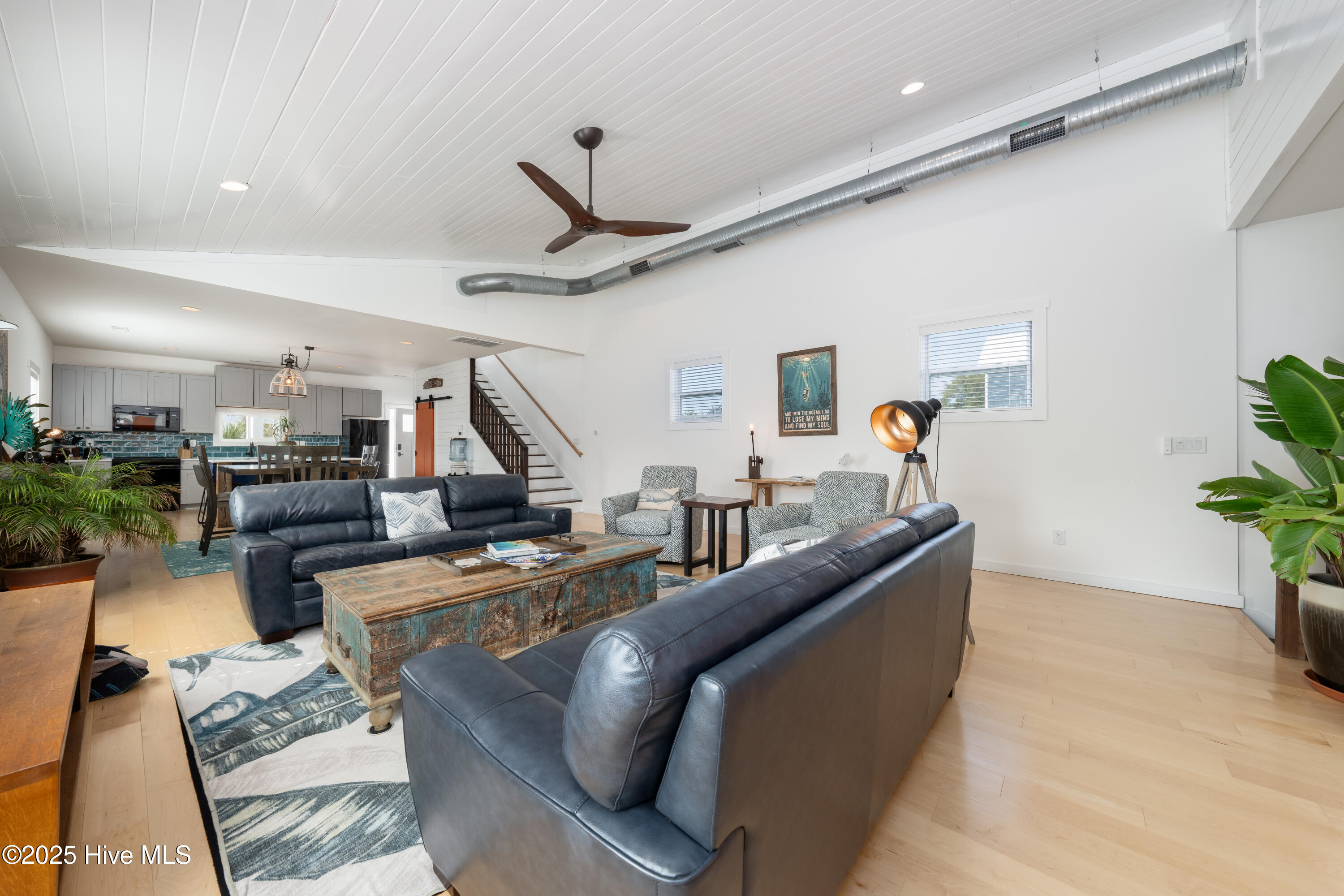 100494864 | Photo 12