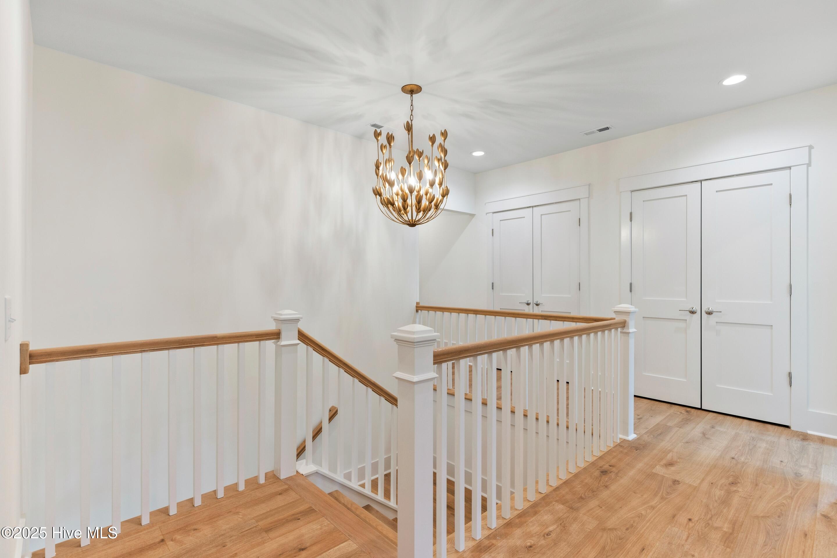 100542273 | Photo 51