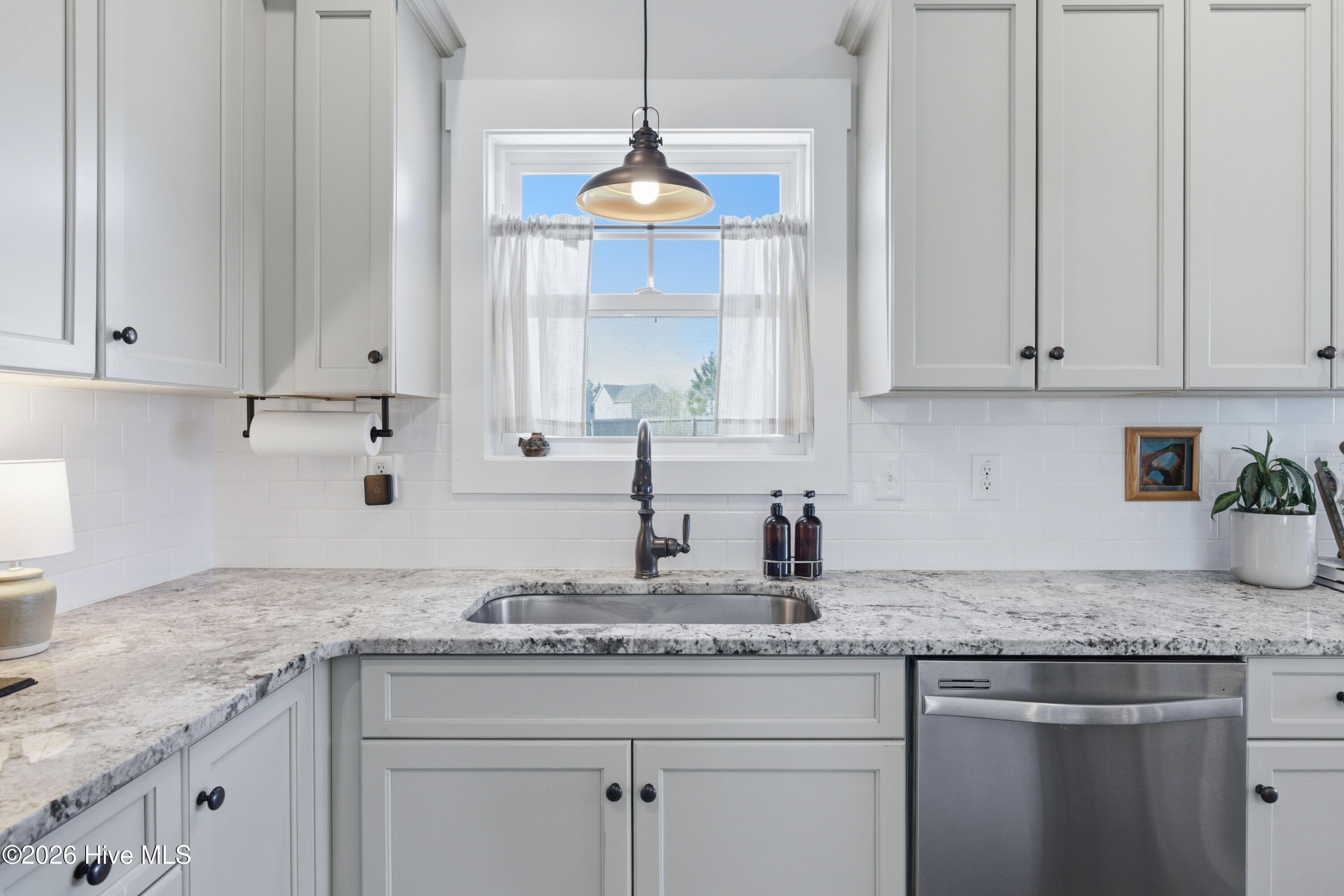 100562643 | Photo 17