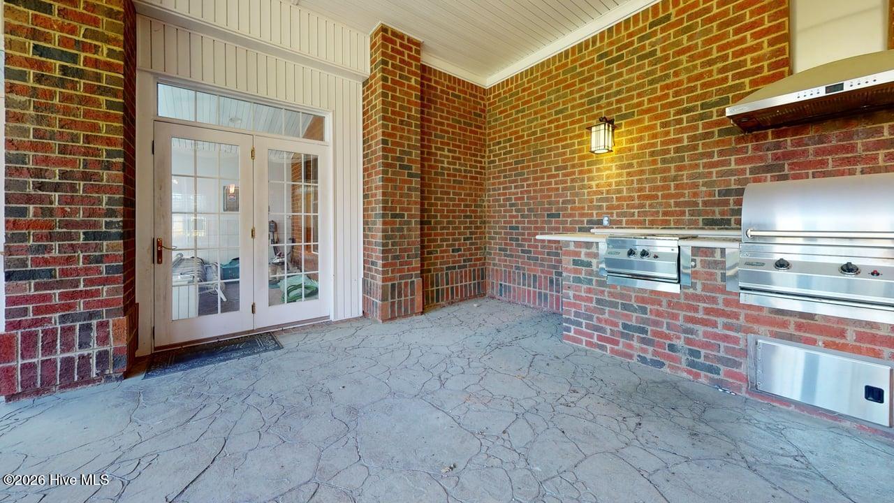 100568487 | Photo 55