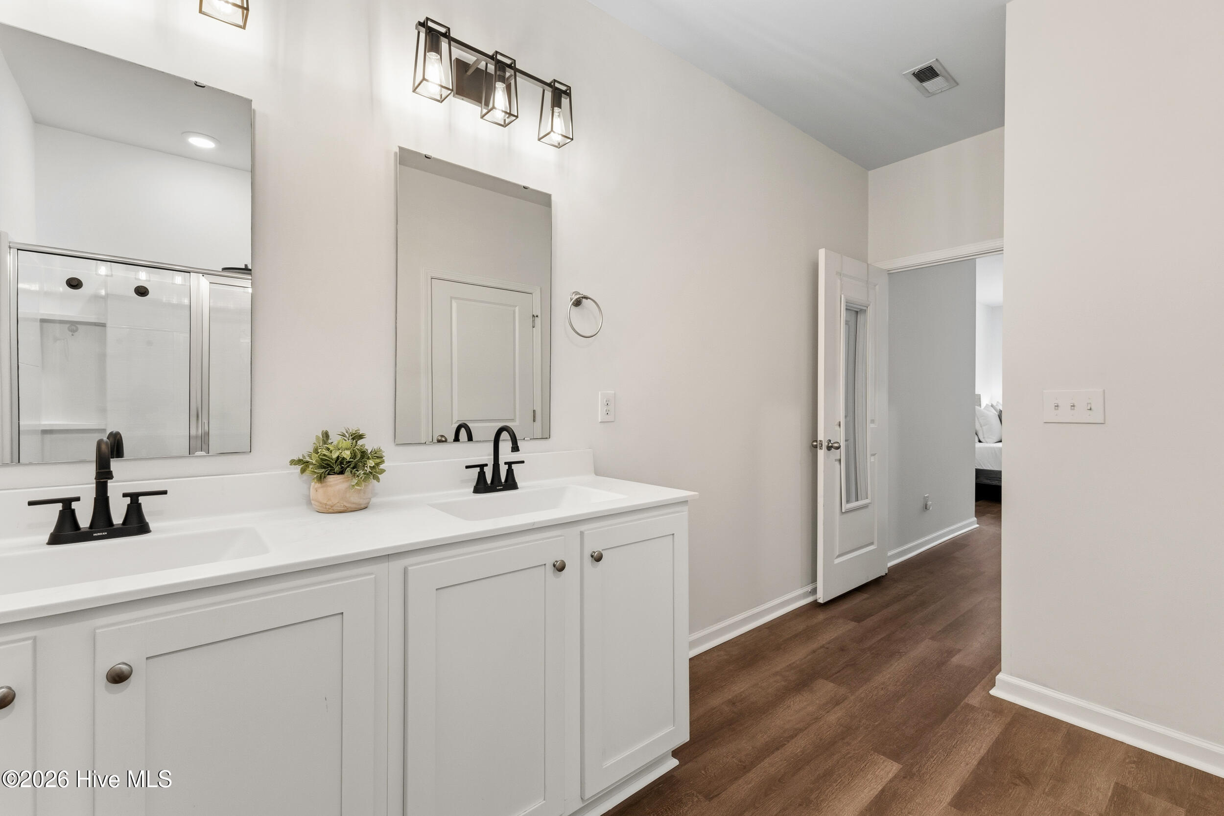 100555223 | Photo 22