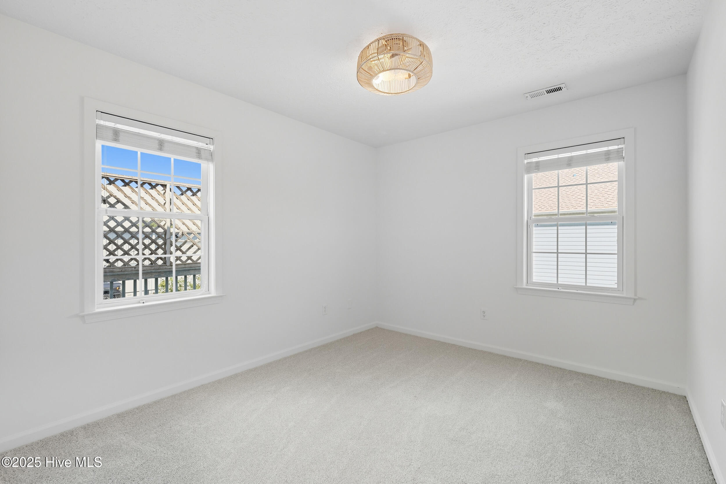 100533077 | Photo 14