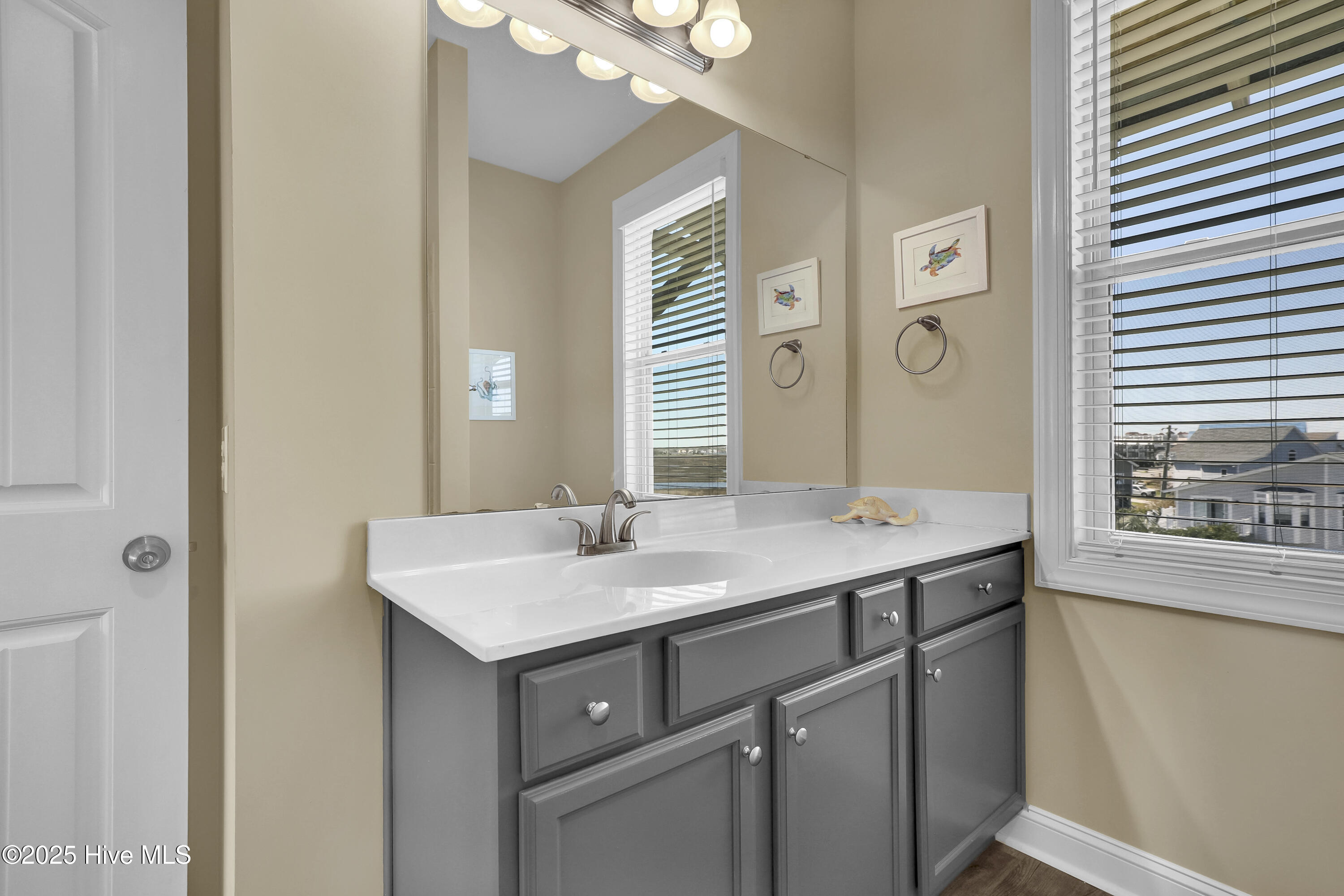 100523798 | Photo 24