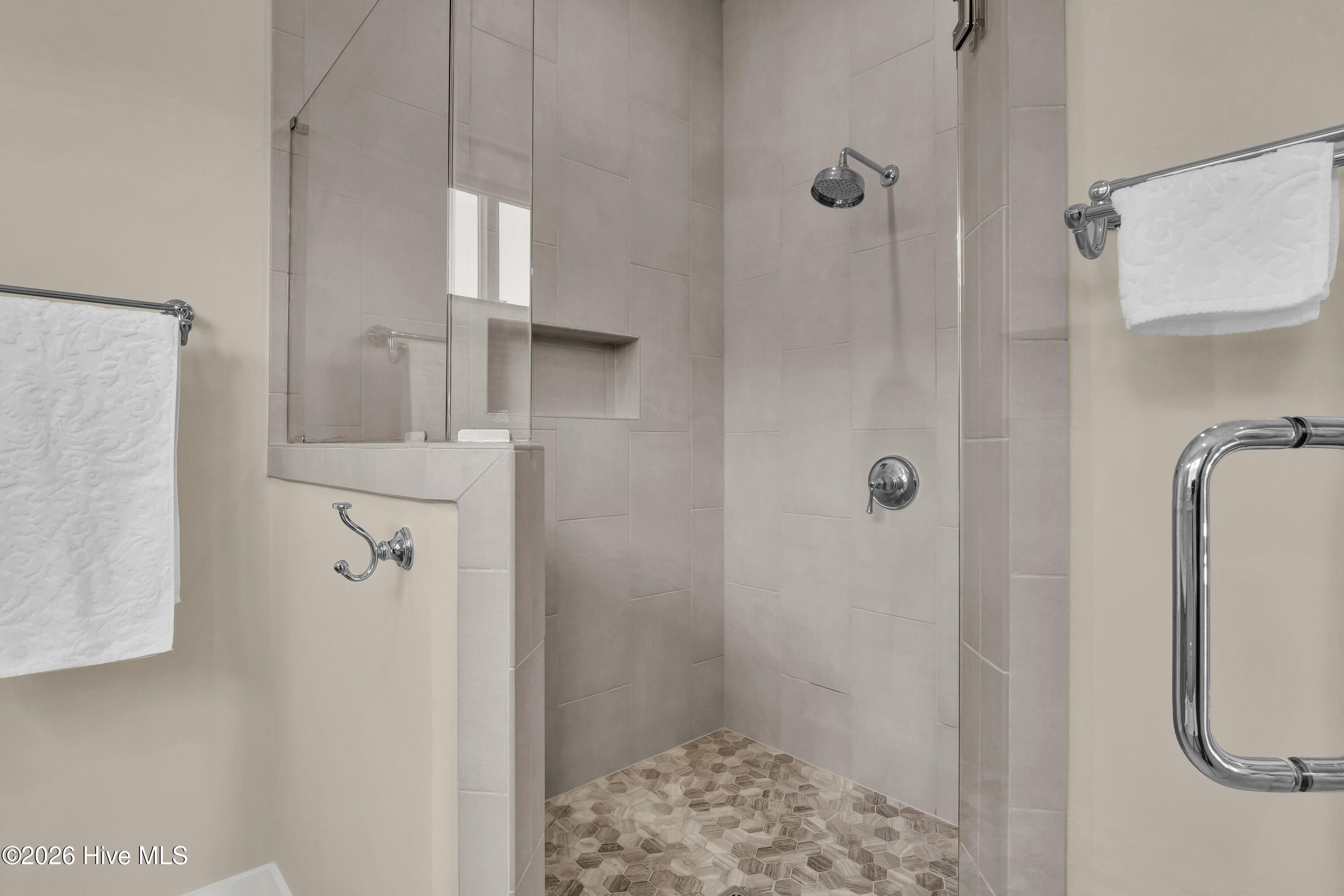 100566298 | Photo 28