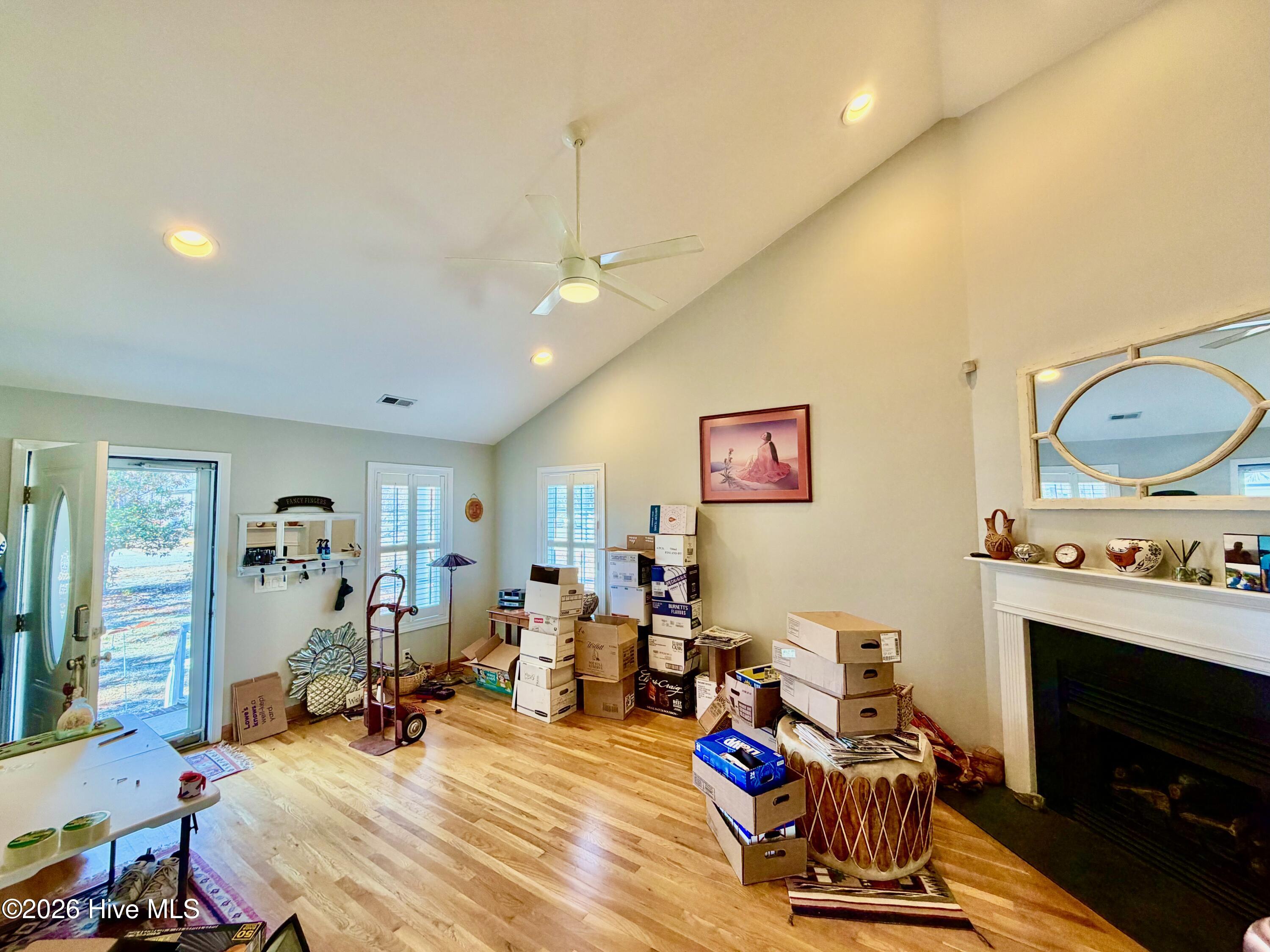 100553297 | Photo 11