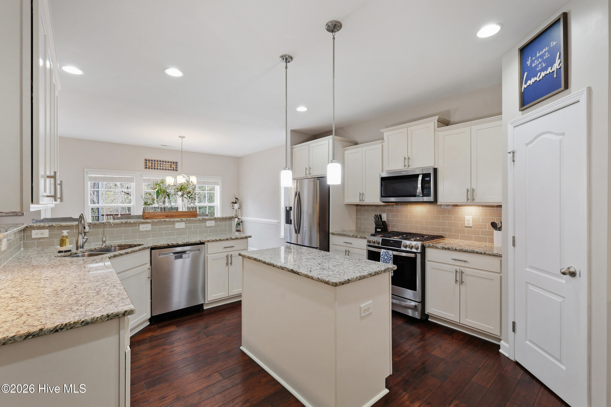 100562179 | Photo 20