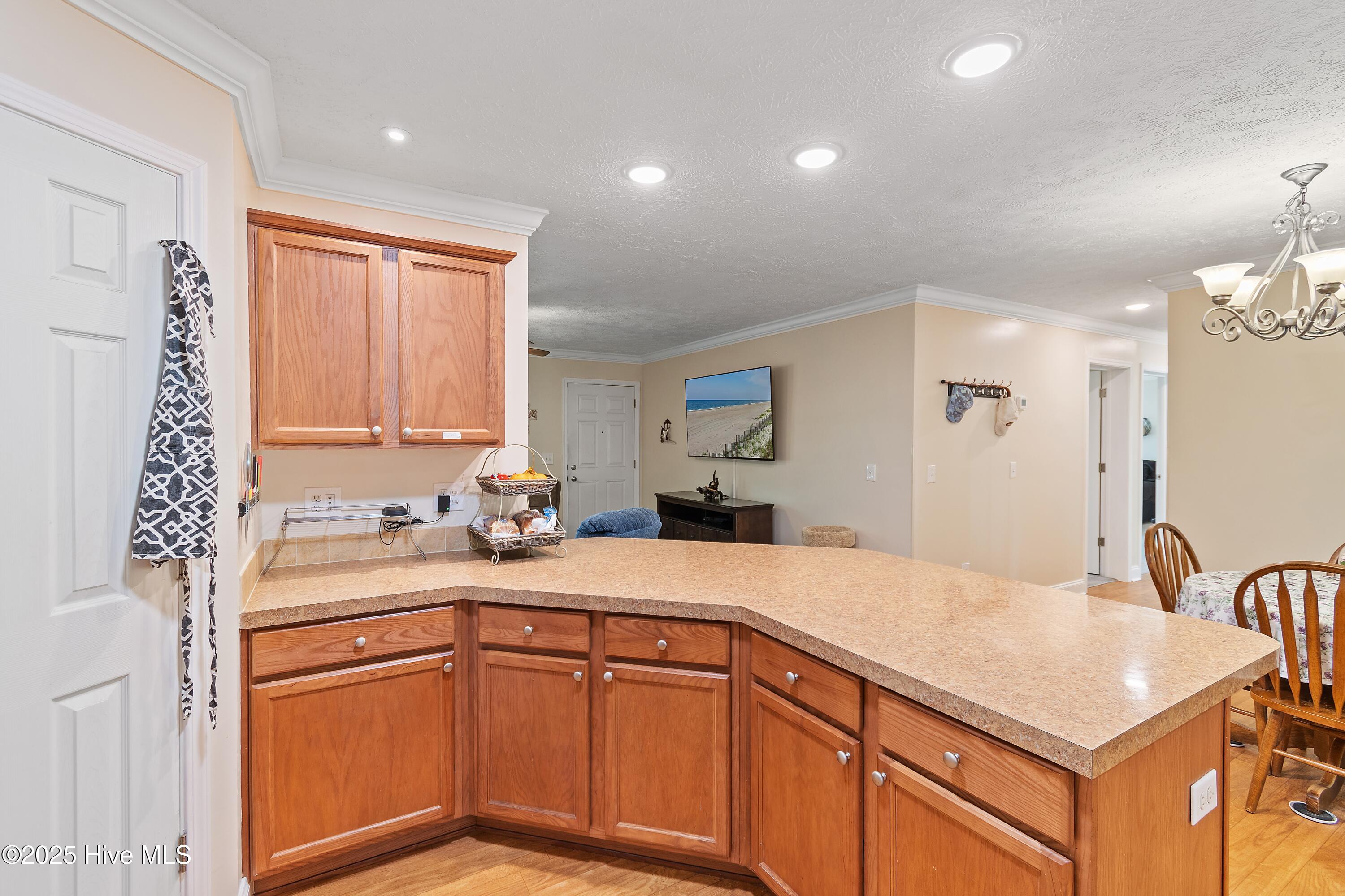 100504365 | Photo 13