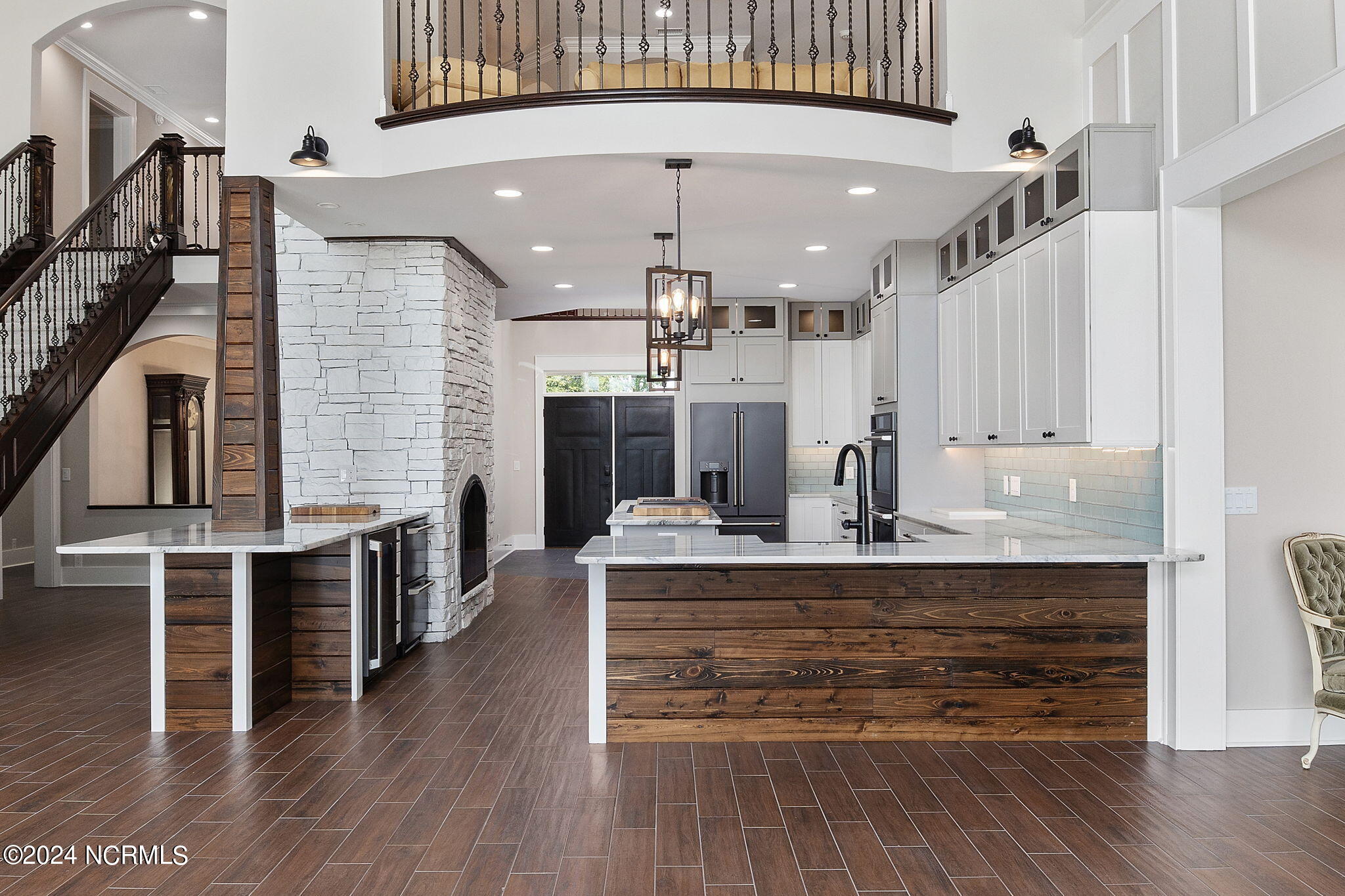 100453856 | Photo 12