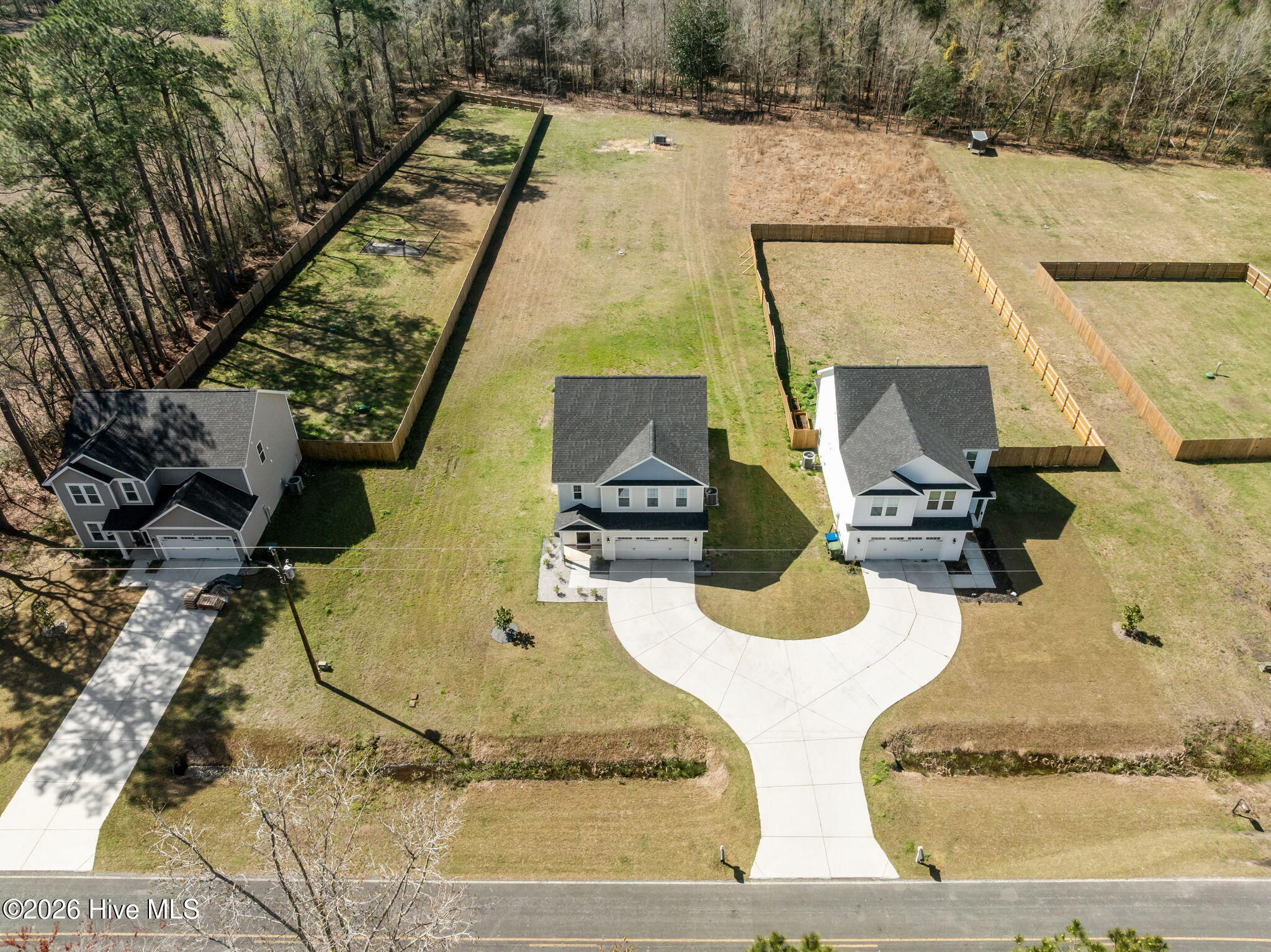 100560857 | Photo 38