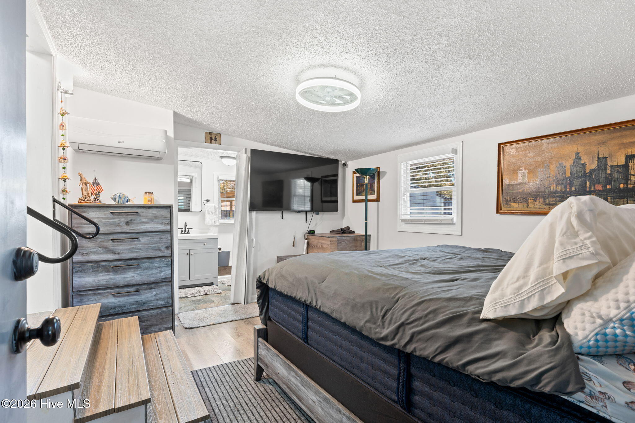 100547685 | Photo 27