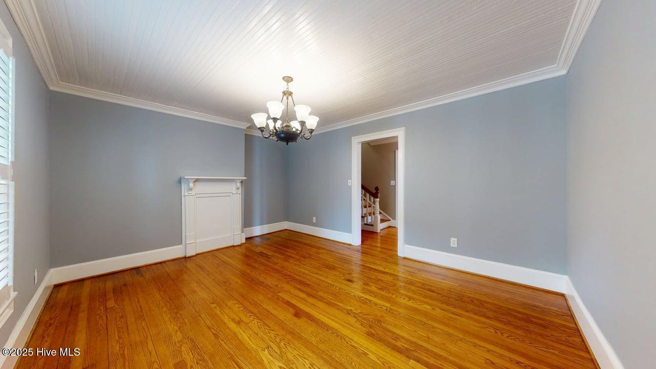 100502870 | Photo 28