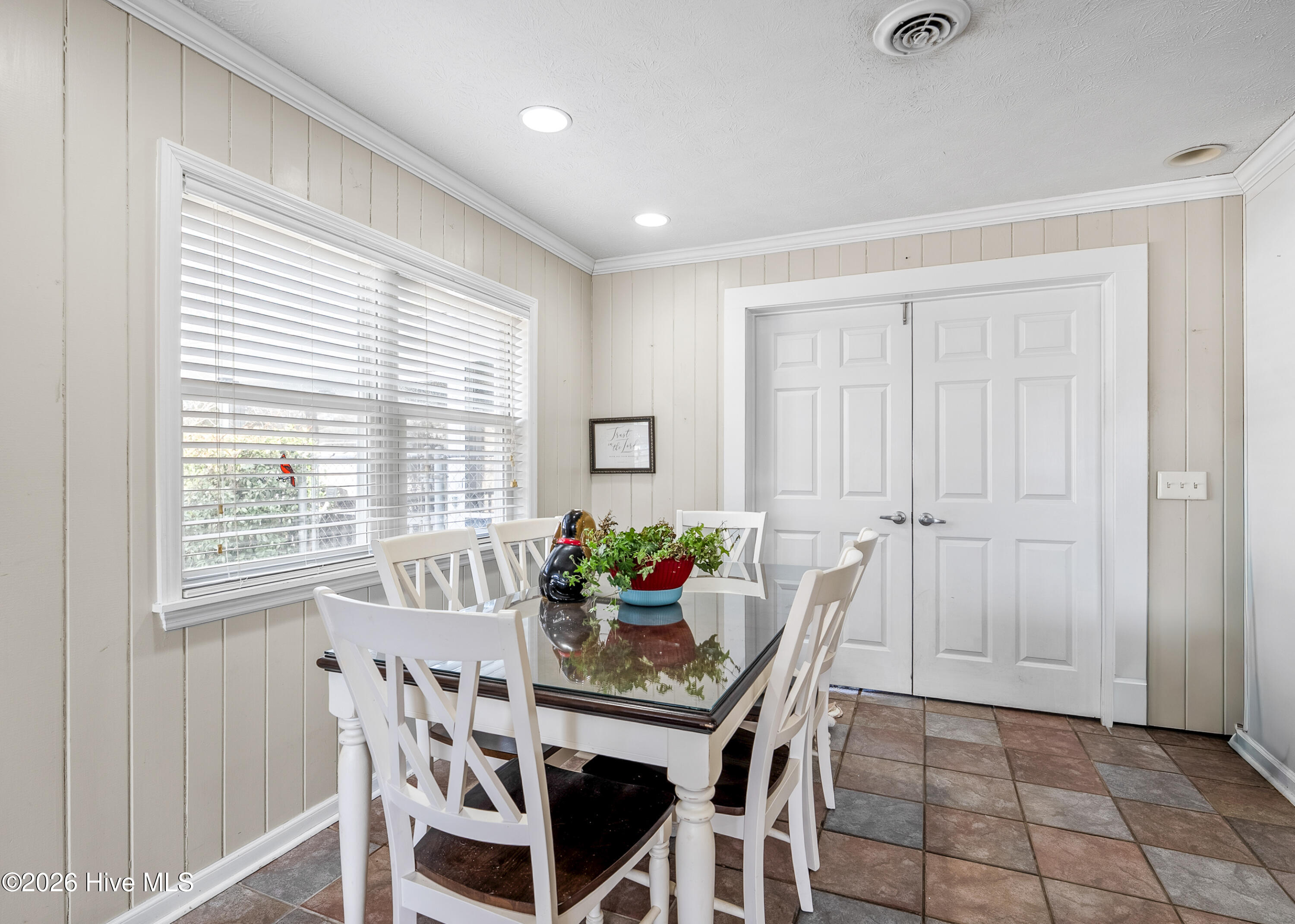 100554770 | Photo 10