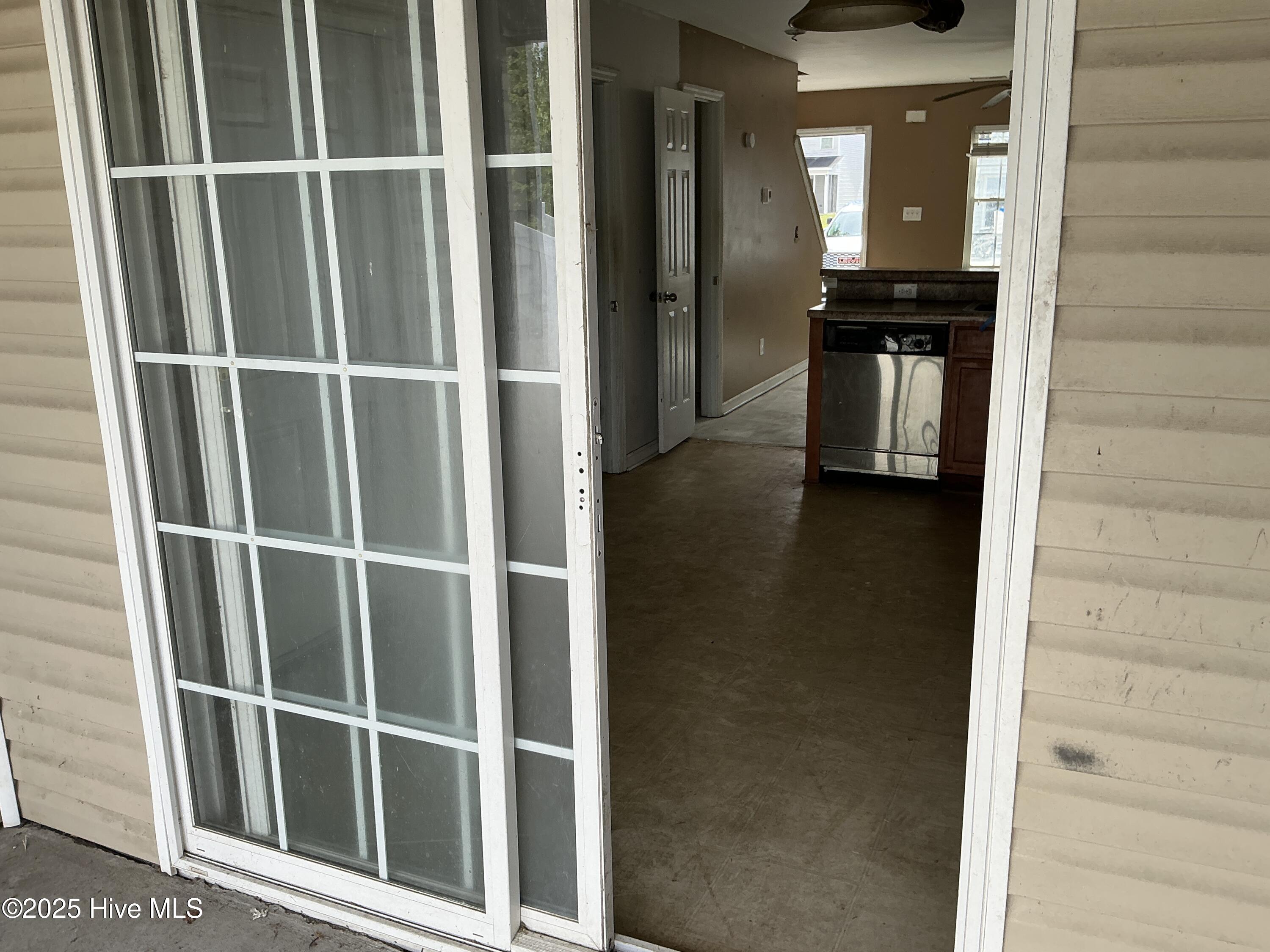 100533706 | Photo 10