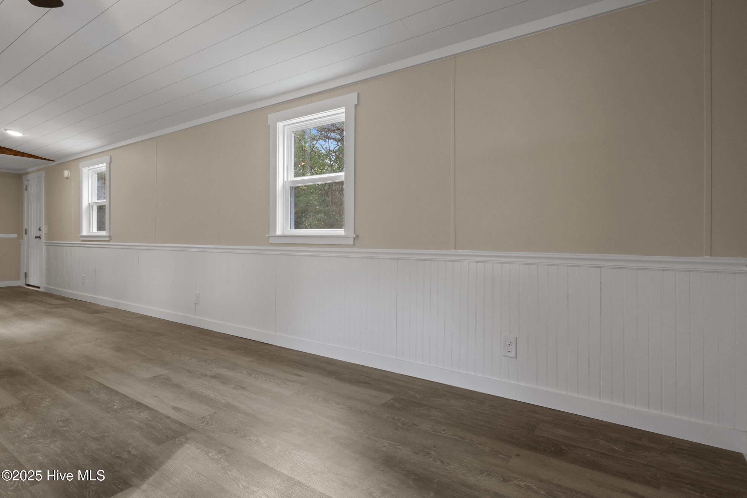 100544386 | Photo 18