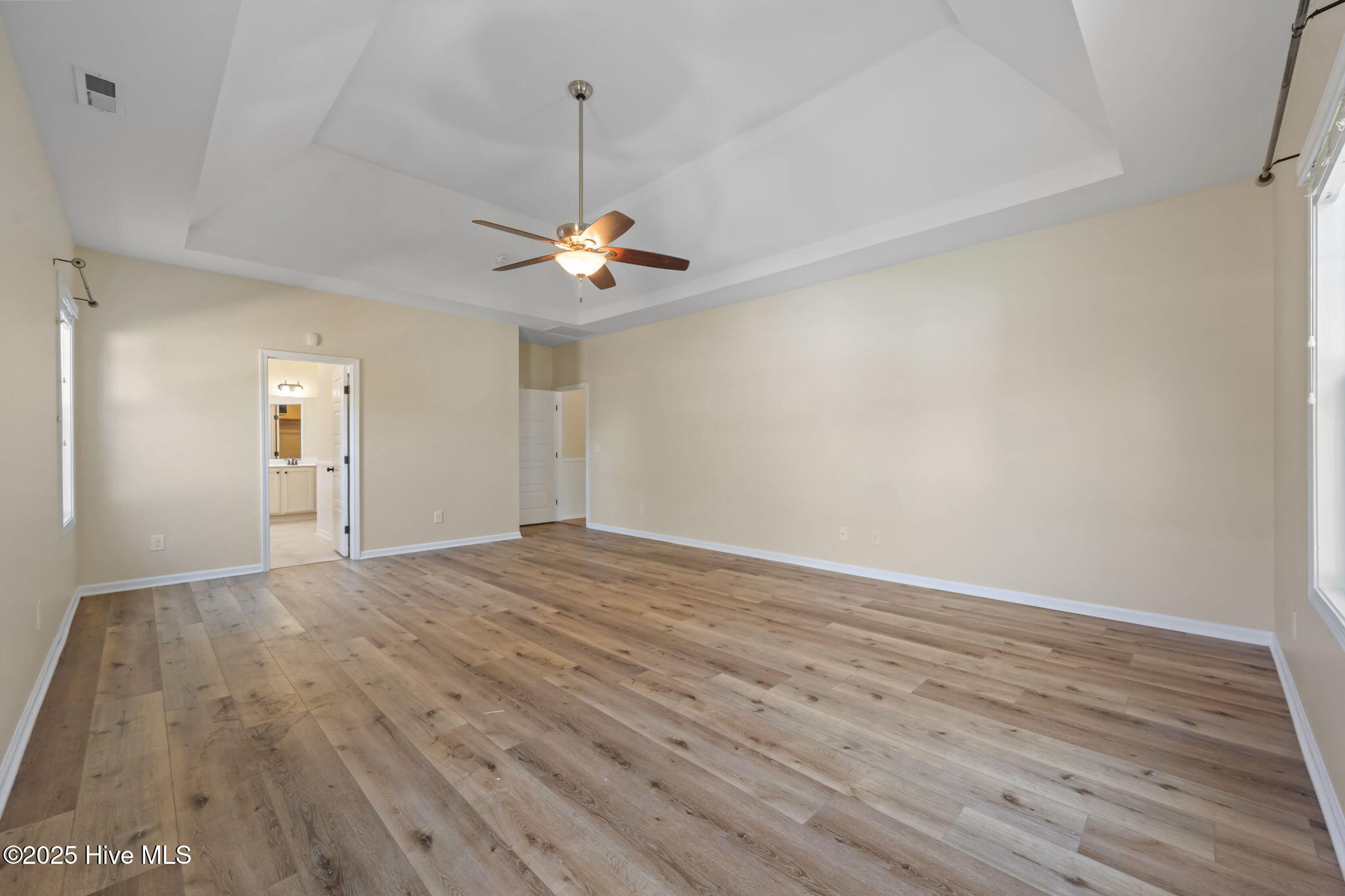 100538914 | Photo 13