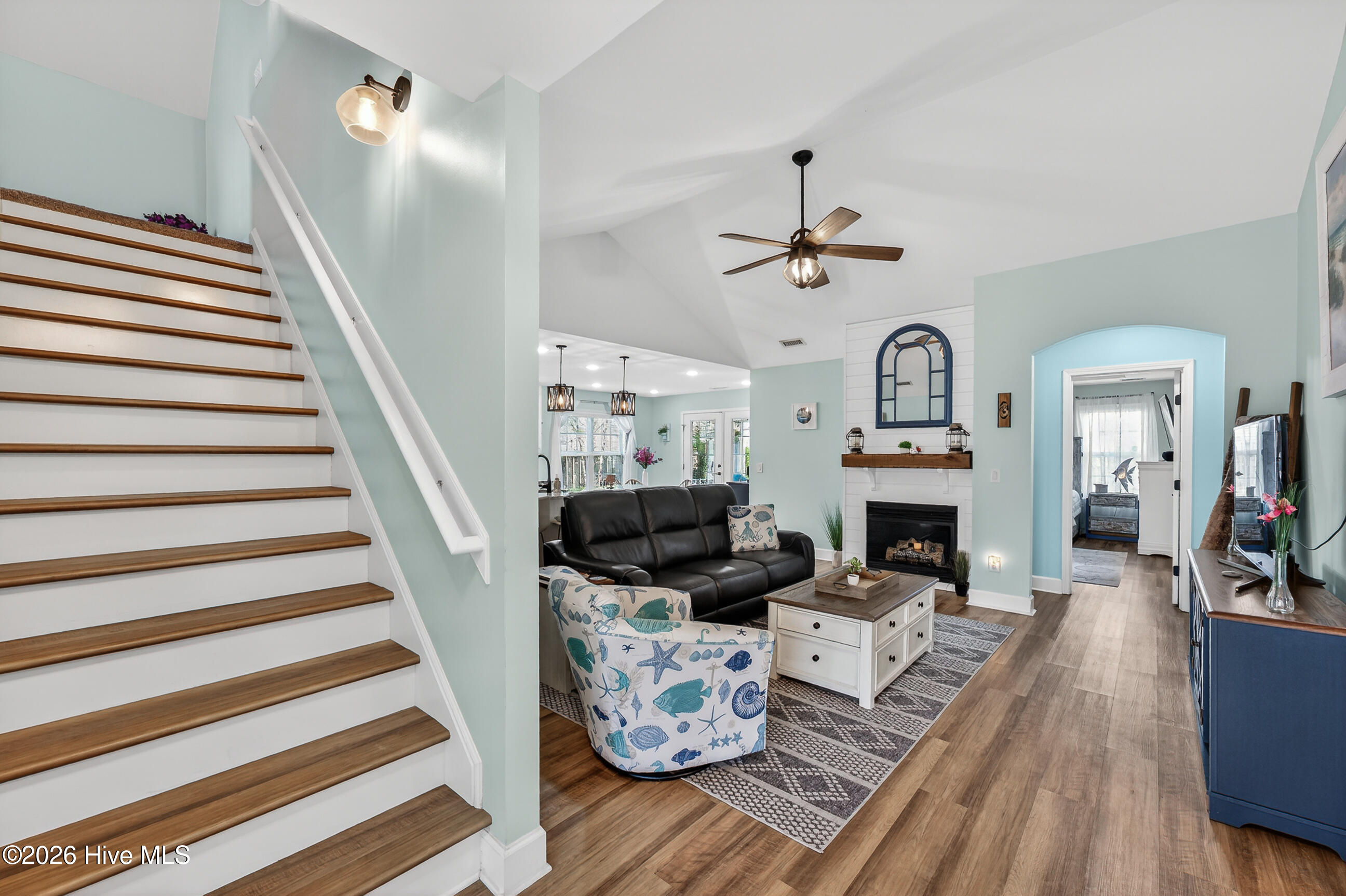 100567019 | Photo 12