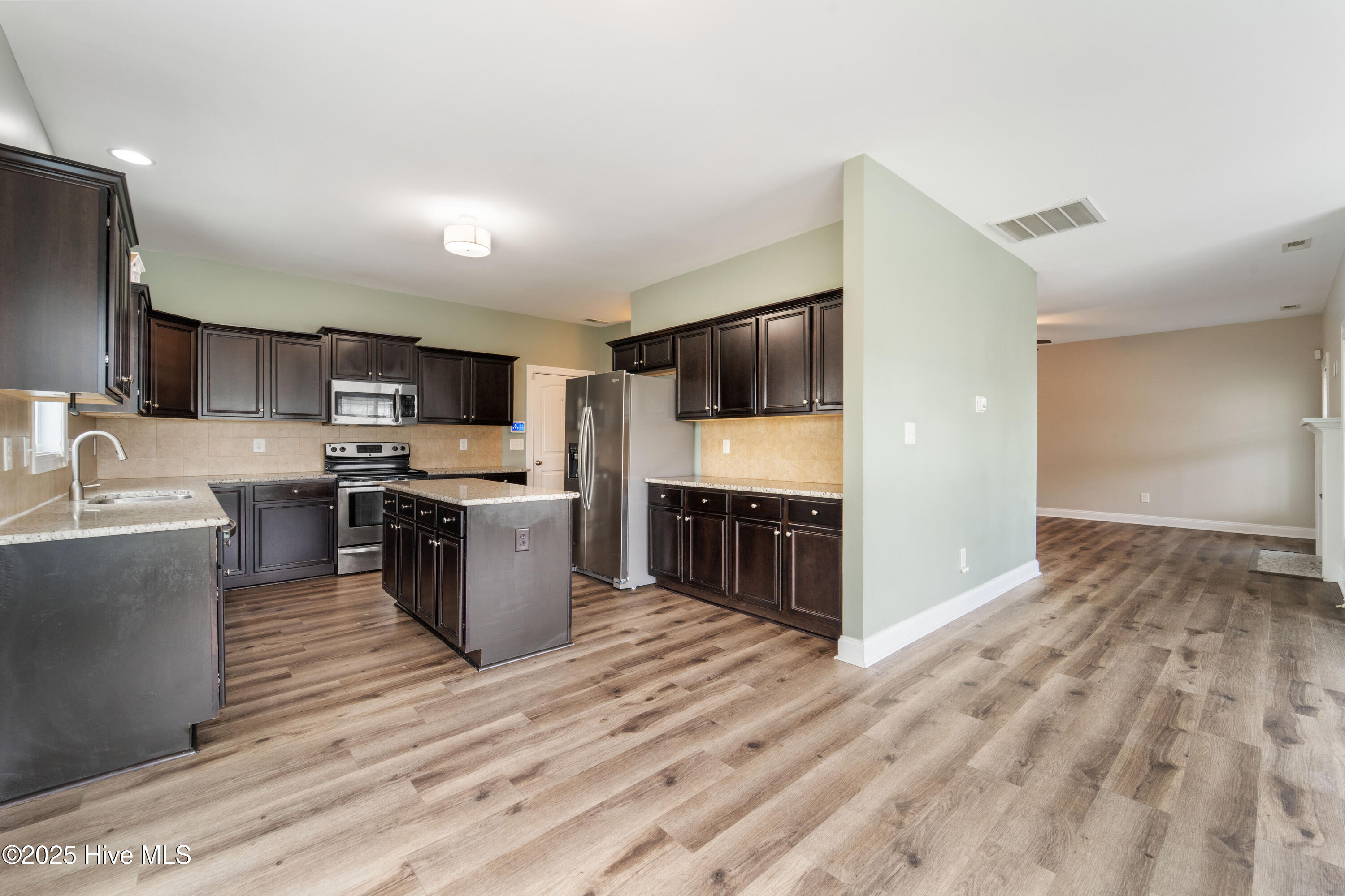 100525842 | Photo 35