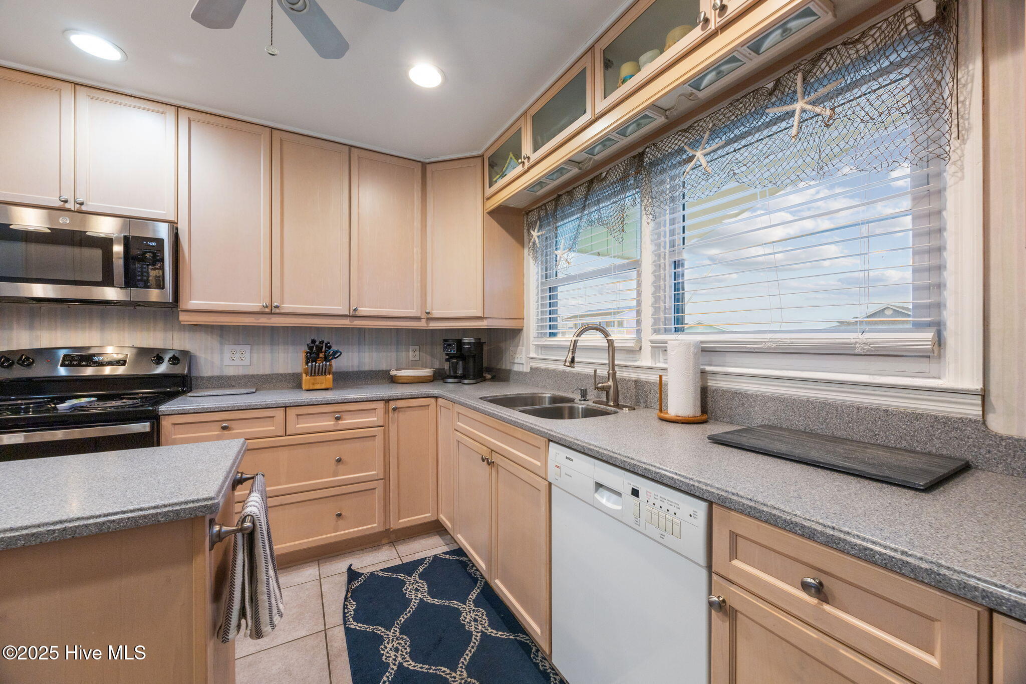 100567409 | Photo 31