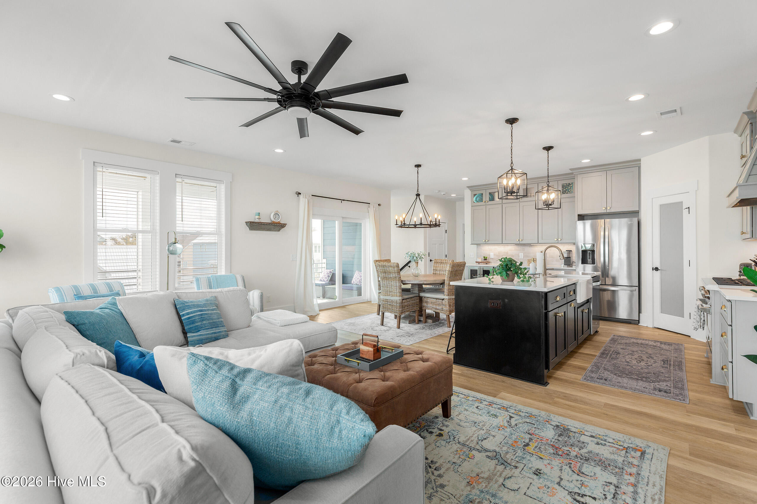 100562975 | Photo 22