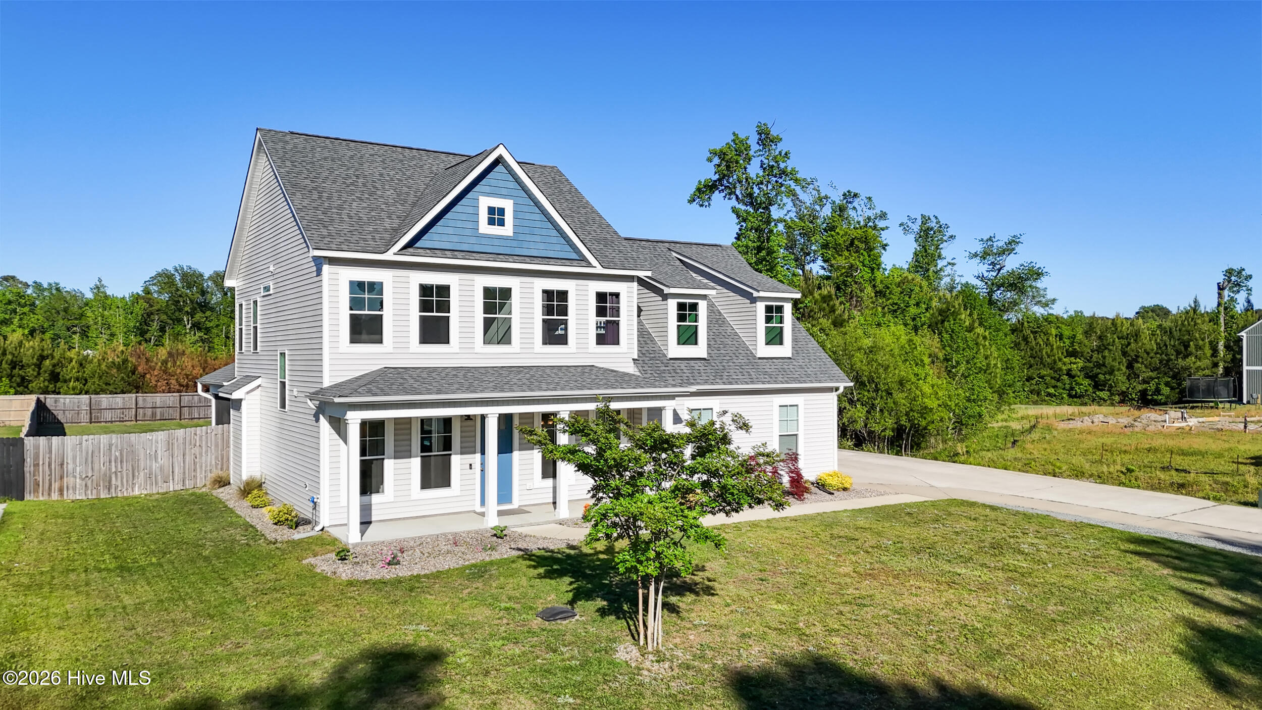 100569391 | Photo 55